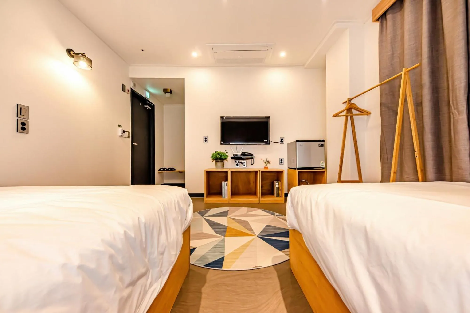 Bed in The Jade Hotel