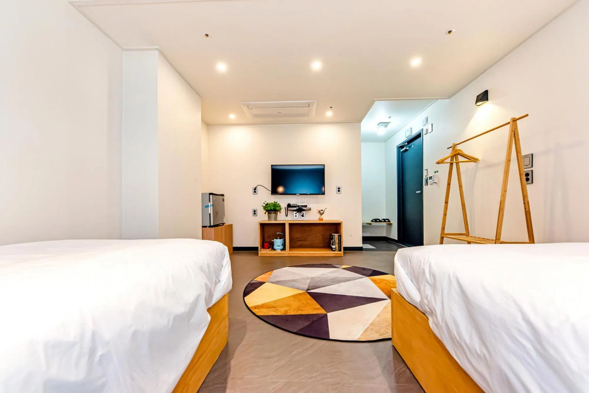 Bed in The Jade Hotel