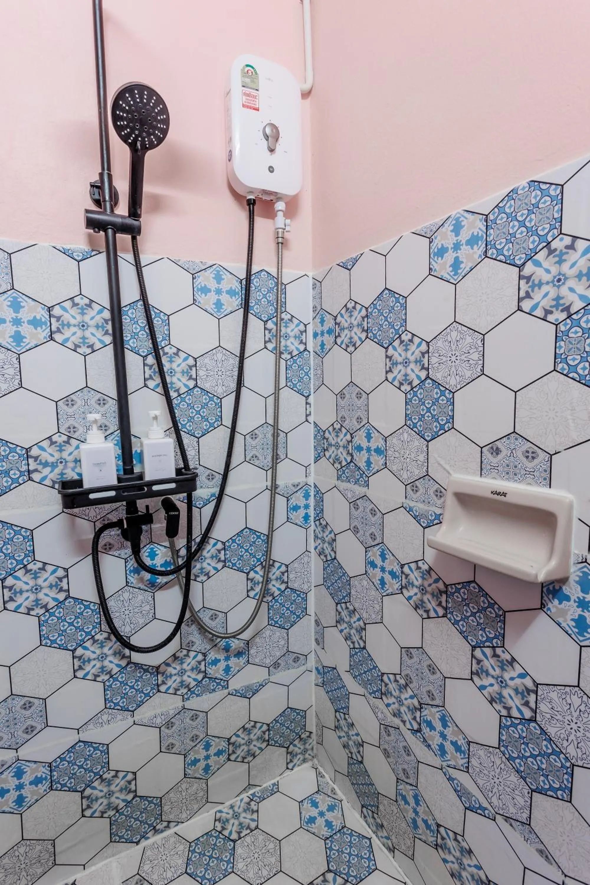 Shower in Baan Mee Suk Ayutthaya