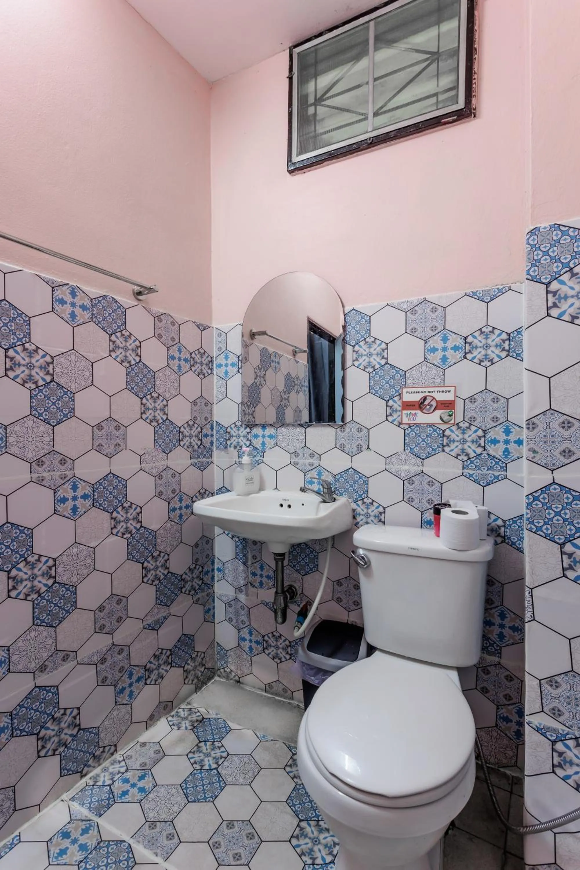 Toilet in Baan Mee Suk Ayutthaya