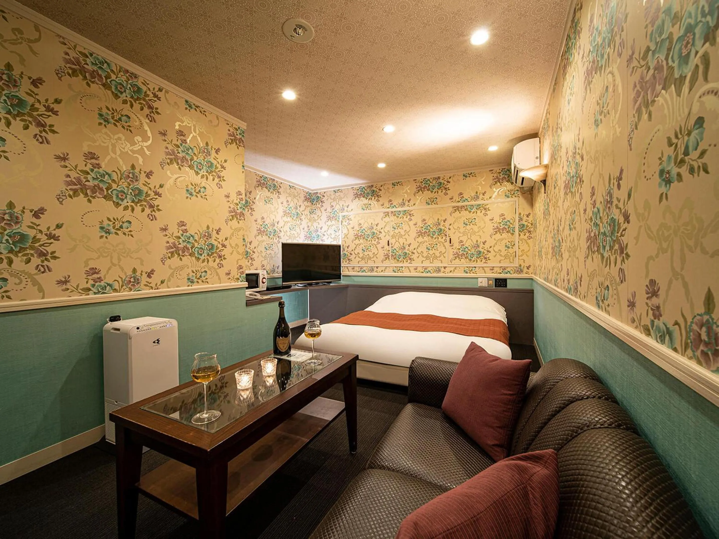 Photo of the whole room, Bed in Hotel Rakuseki Honkan