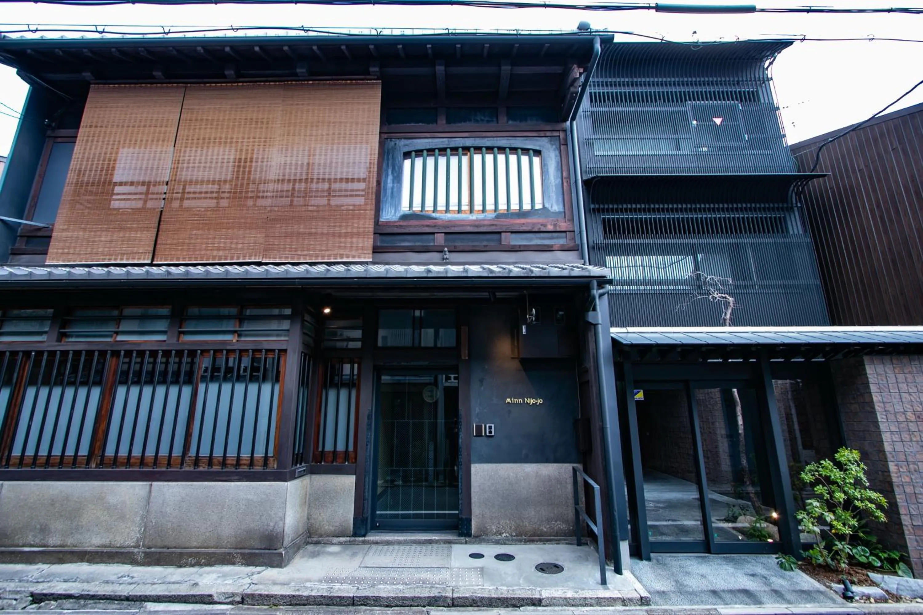 Property building in Minn Nijo-jo