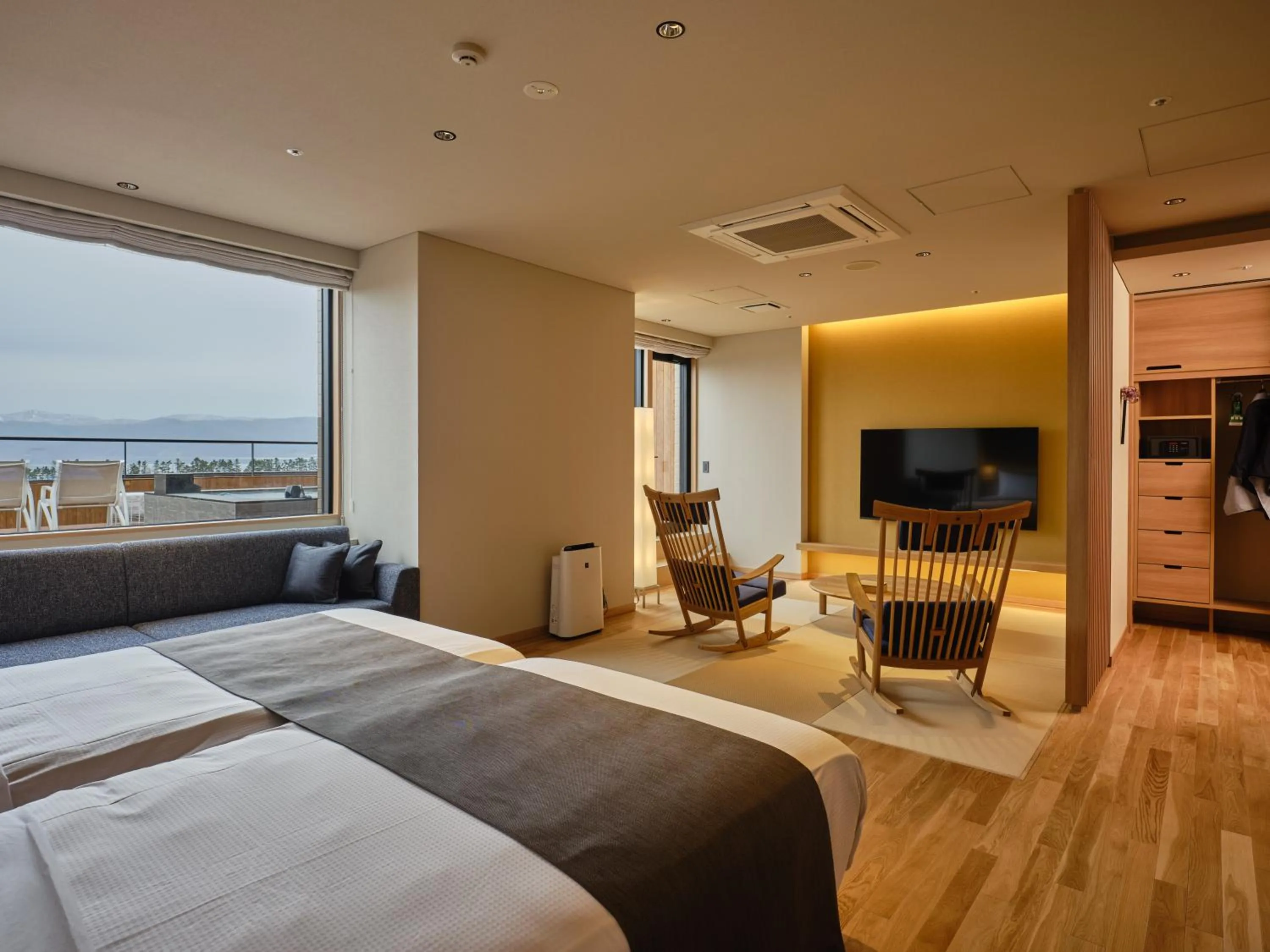 Photo of the whole room, Bed in Lake Toya Tsuruga Resort HIKARINOUTA