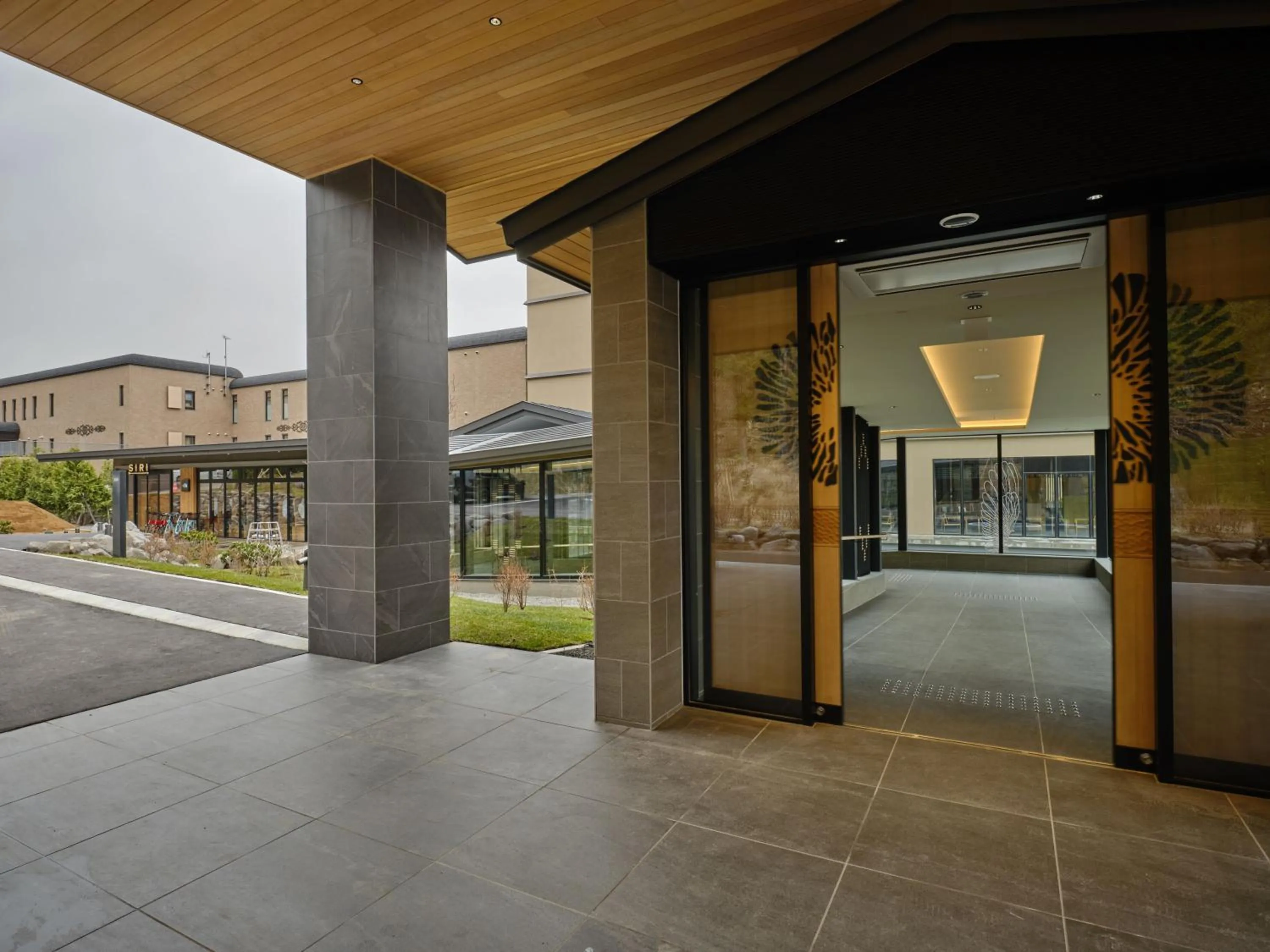 Facade/entrance in Lake Toya Tsuruga Resort HIKARINOUTA
