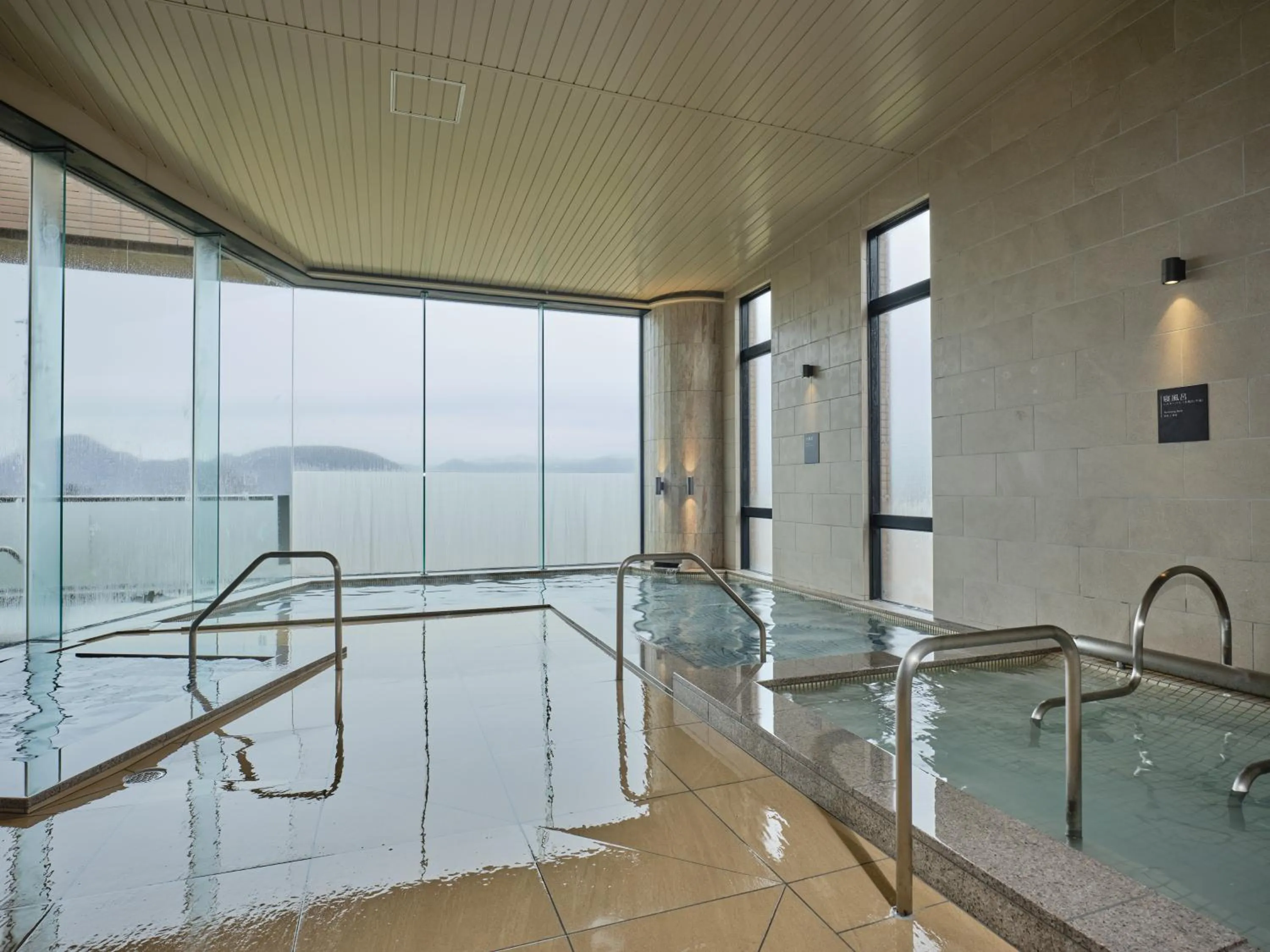 Hot Spring Bath in Lake Toya Tsuruga Resort HIKARINOUTA