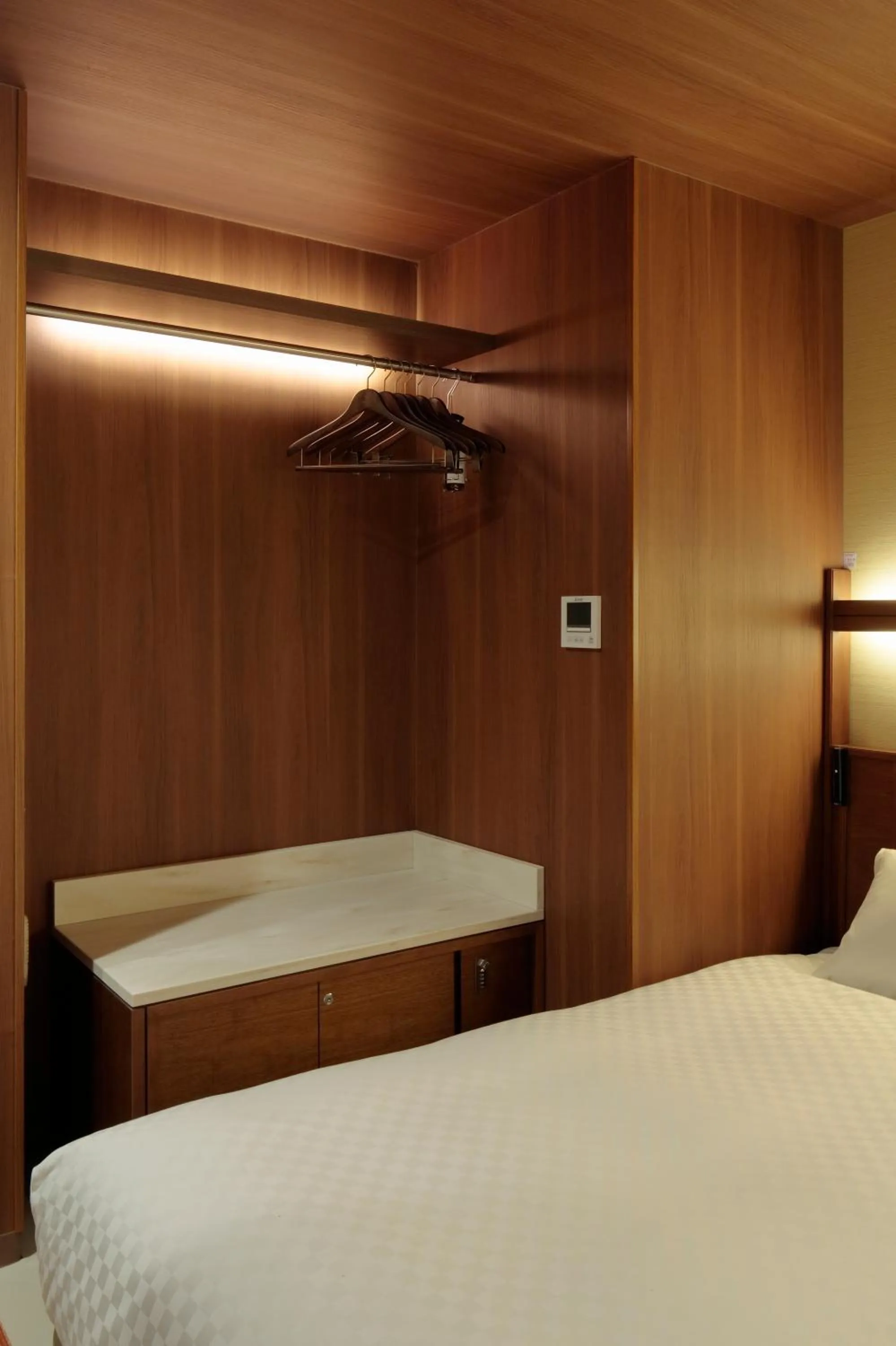 wardrobe, Bed in Candeo Hotels Osaka Shinsaibashi
