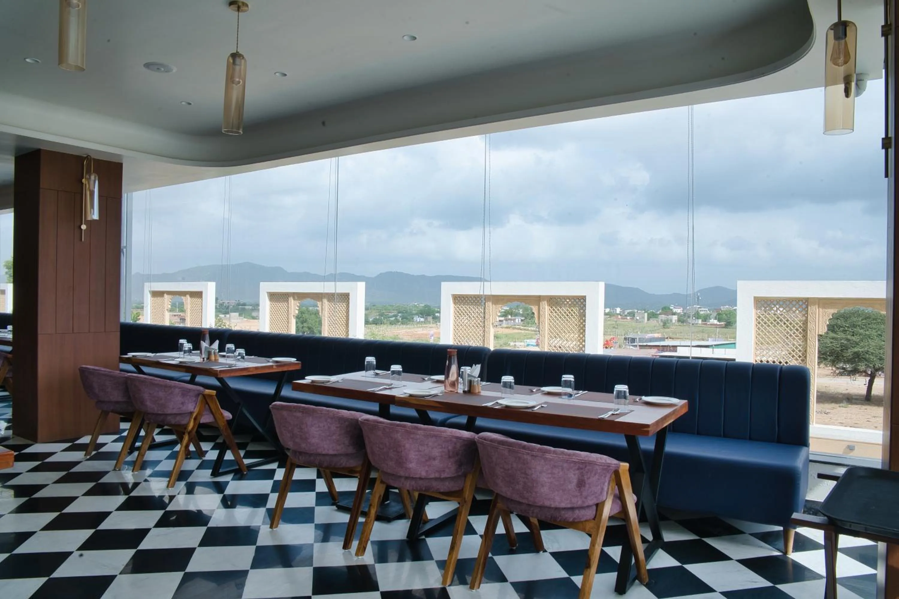 Restaurant/places to eat in Nu Horizen Crystal By Morpho