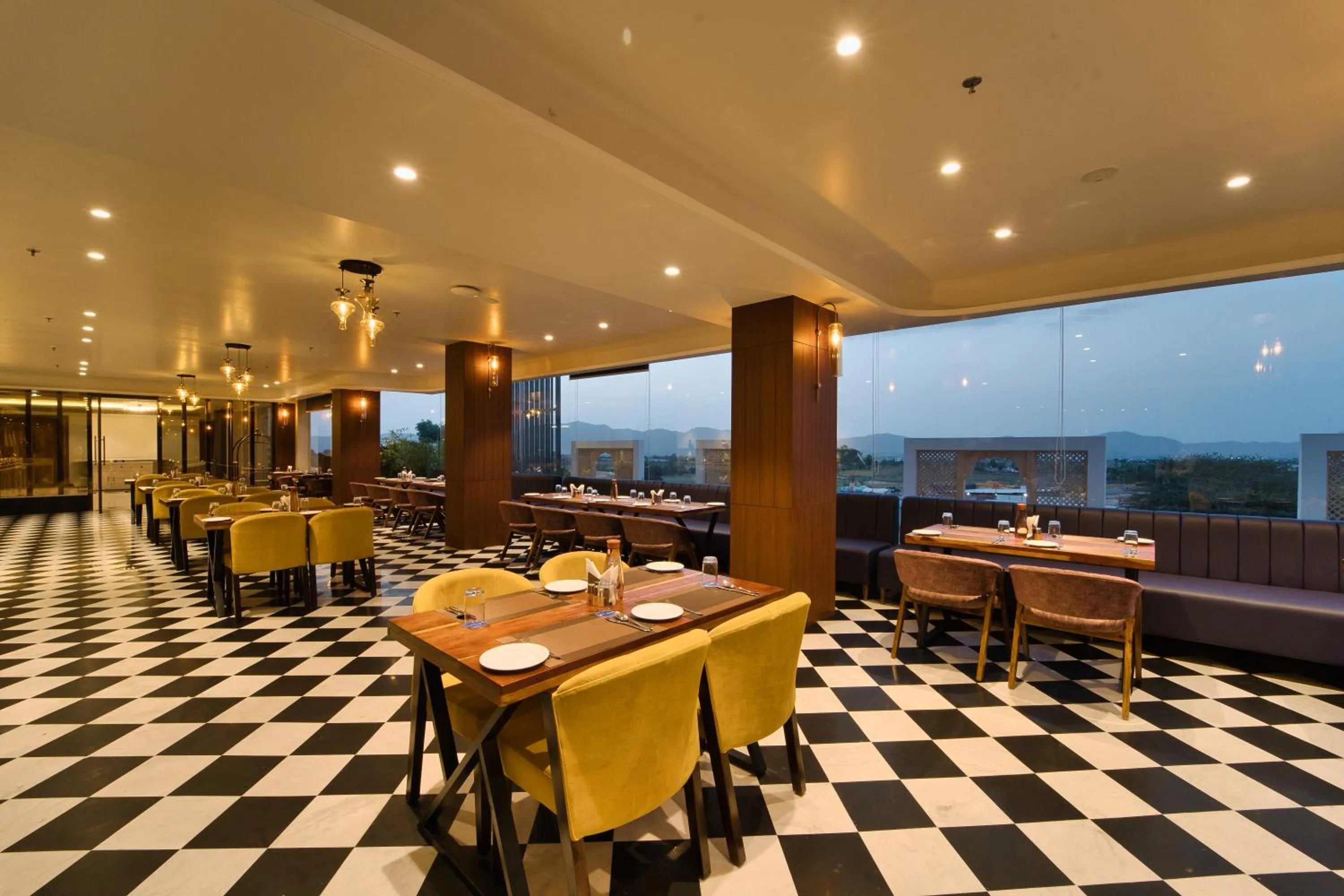 Restaurant/places to eat in Nu Horizen Crystal By Morpho