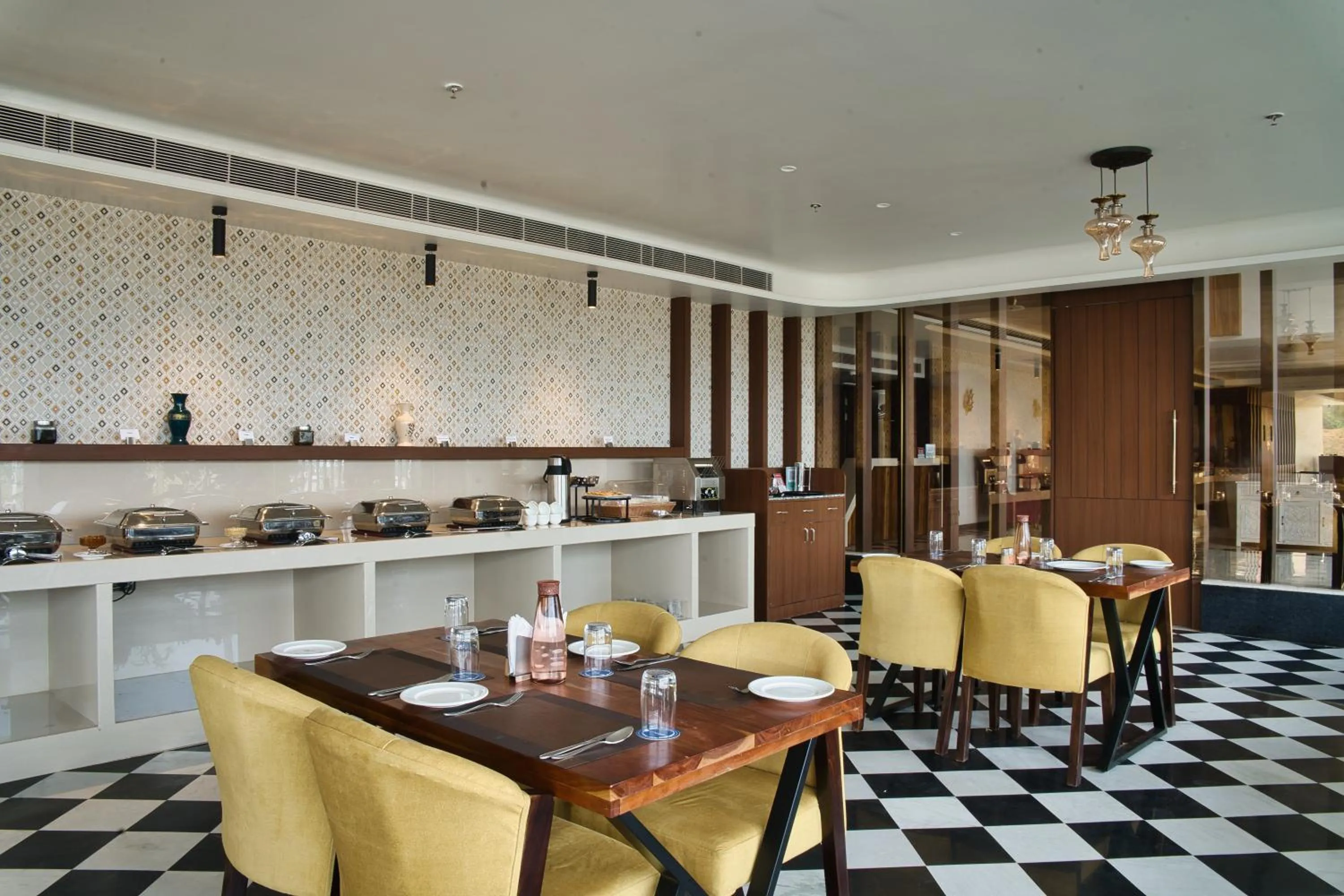 Restaurant/places to eat in Nu Horizen Crystal By Morpho