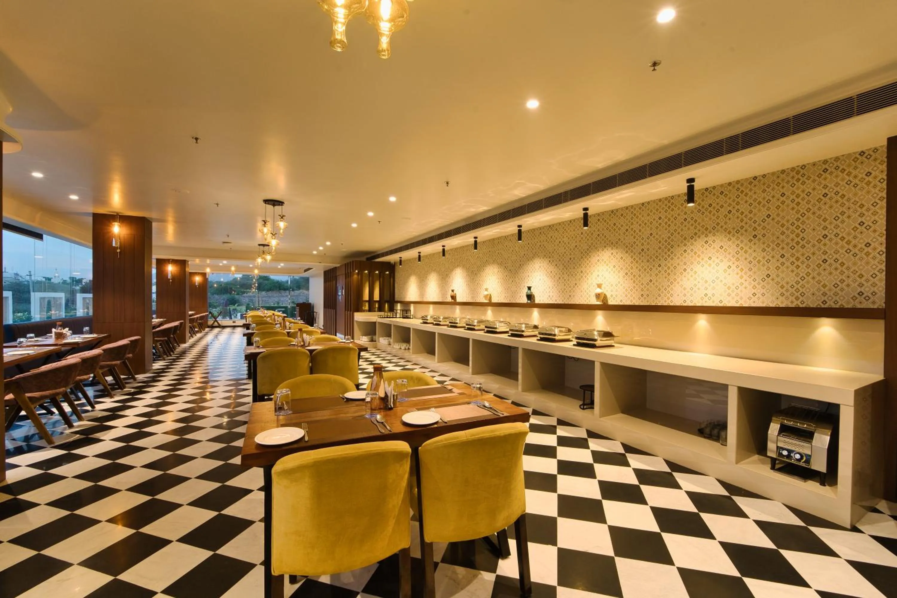 Restaurant/places to eat in Nu Horizen Crystal By Morpho