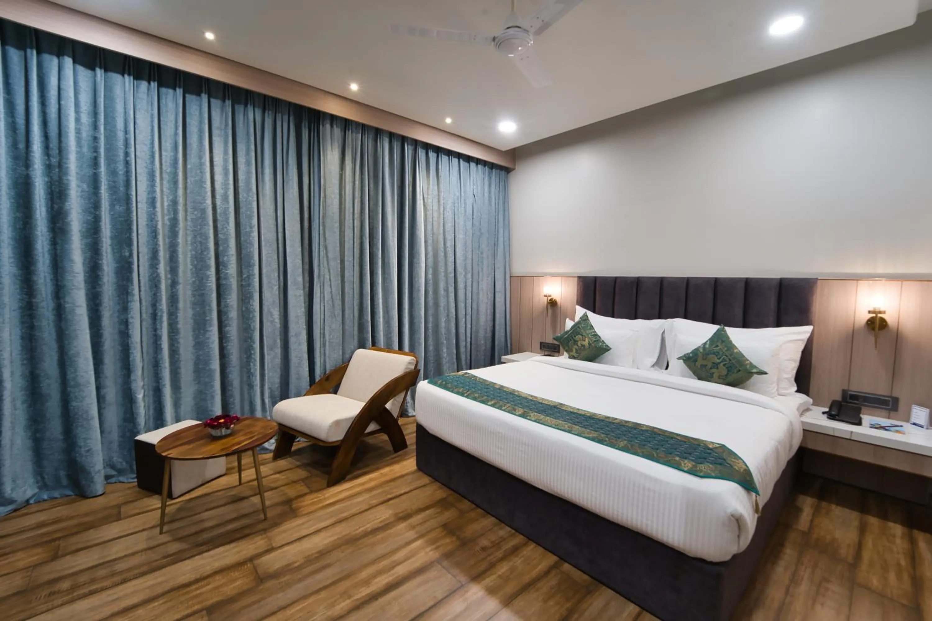 Bed in Nu Horizen Crystal By Morpho