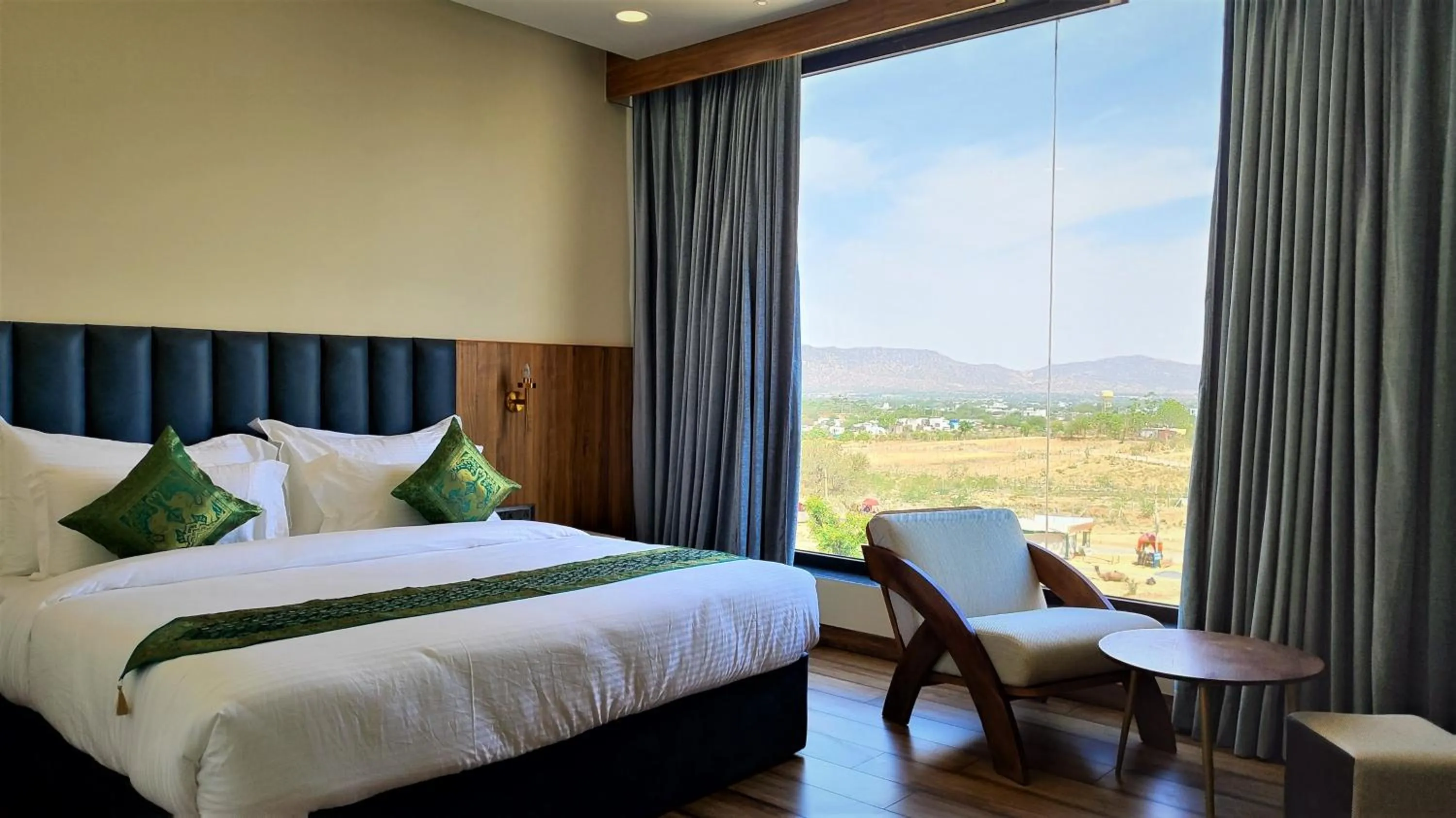 View (from property/room), Bed in Nu Horizen Crystal By Morpho