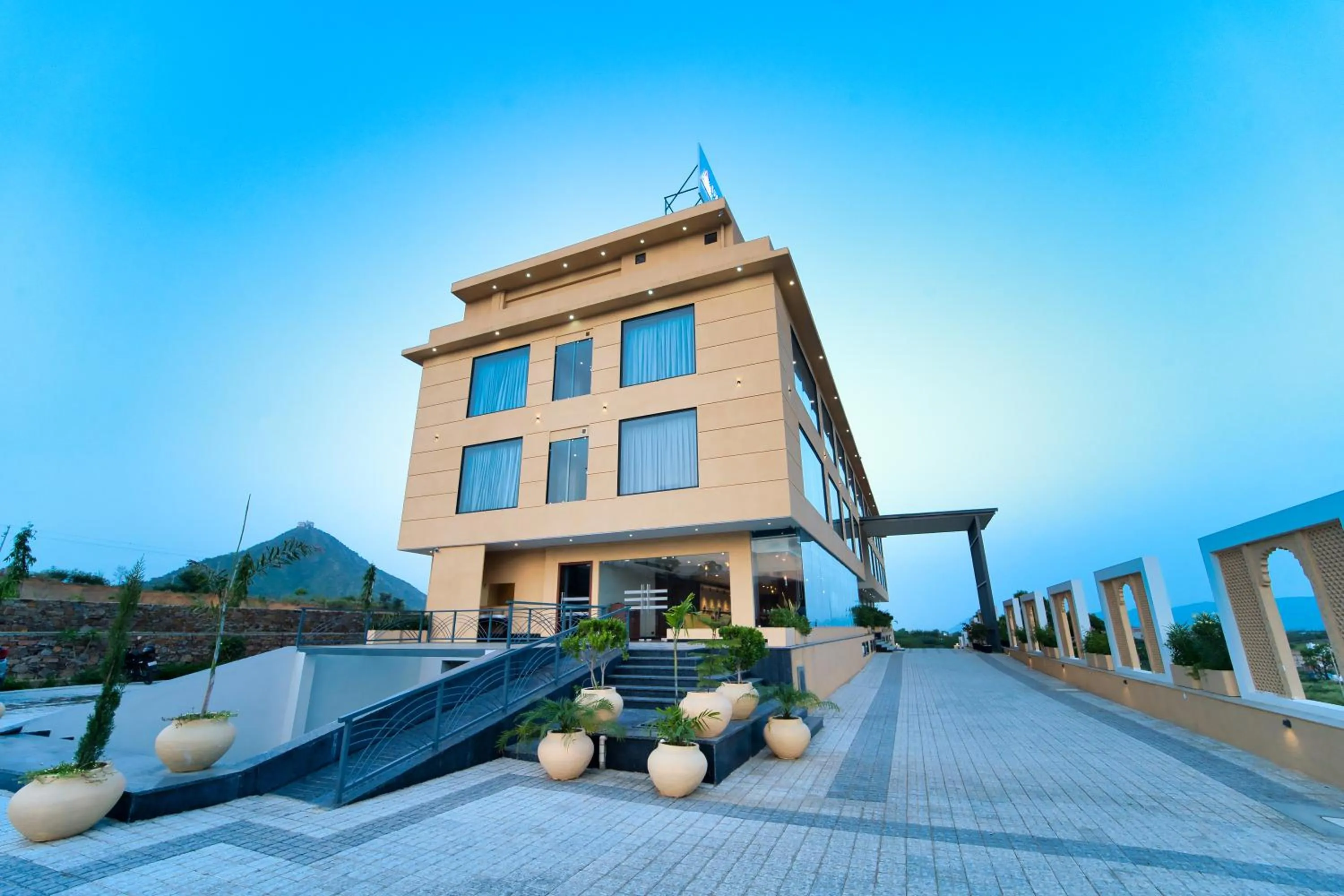 Facade/entrance in Nu Horizen Crystal By Morpho