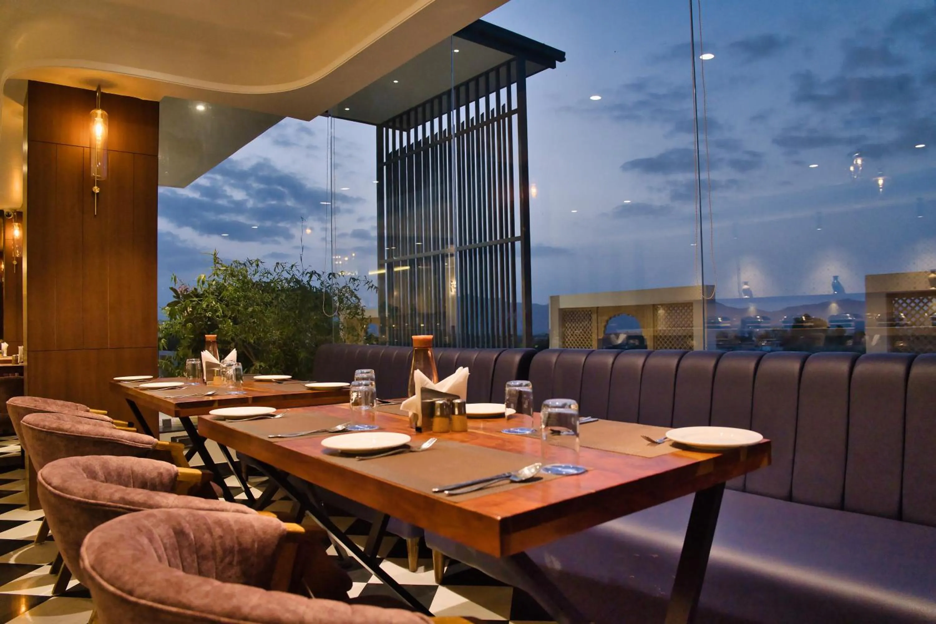 Restaurant/places to eat in Nu Horizen Crystal By Morpho