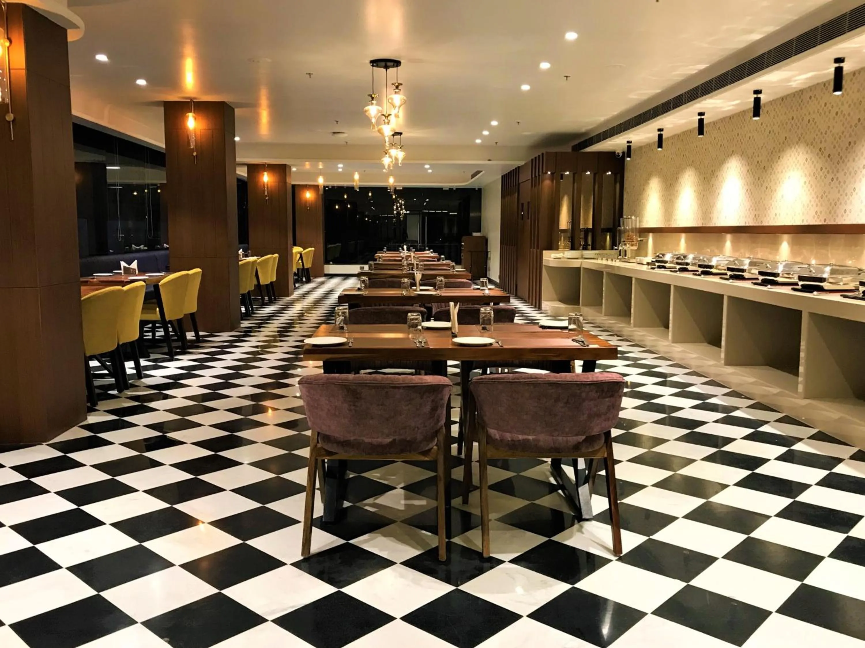 Restaurant/places to eat in Nu Horizen Crystal By Morpho