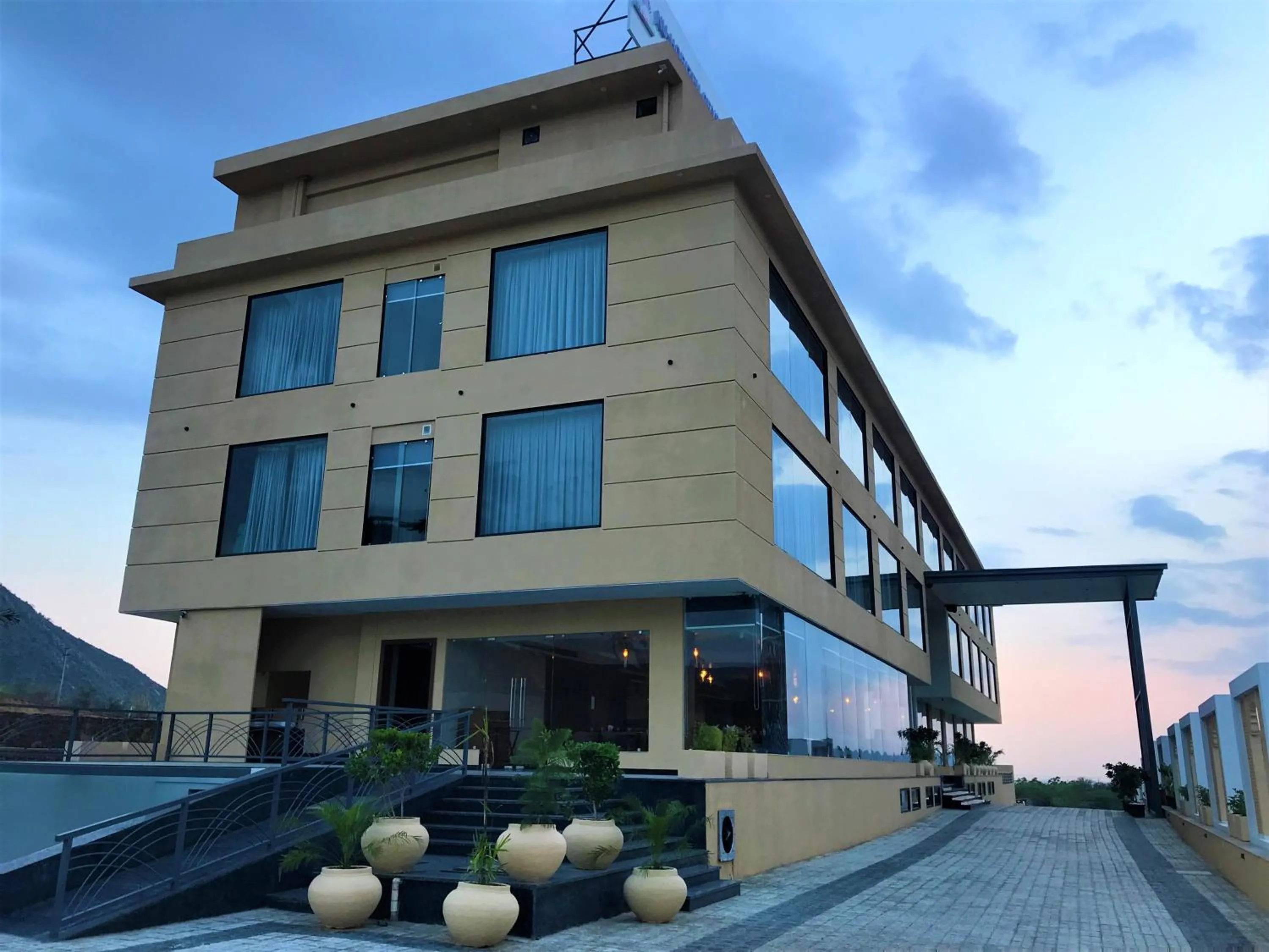 Property building in Nu Horizen Crystal By Morpho