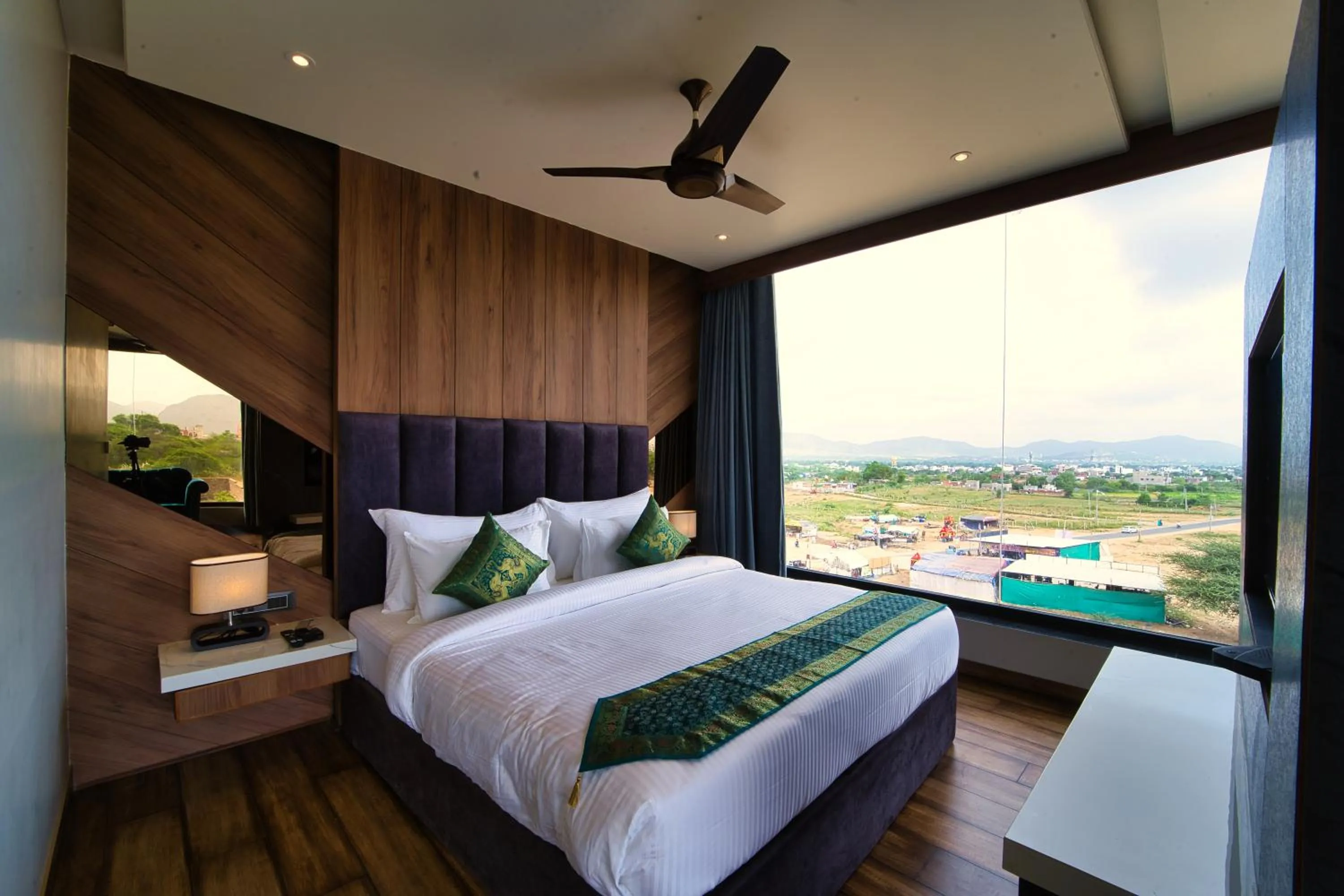 Bed in Nu Horizen Crystal By Morpho