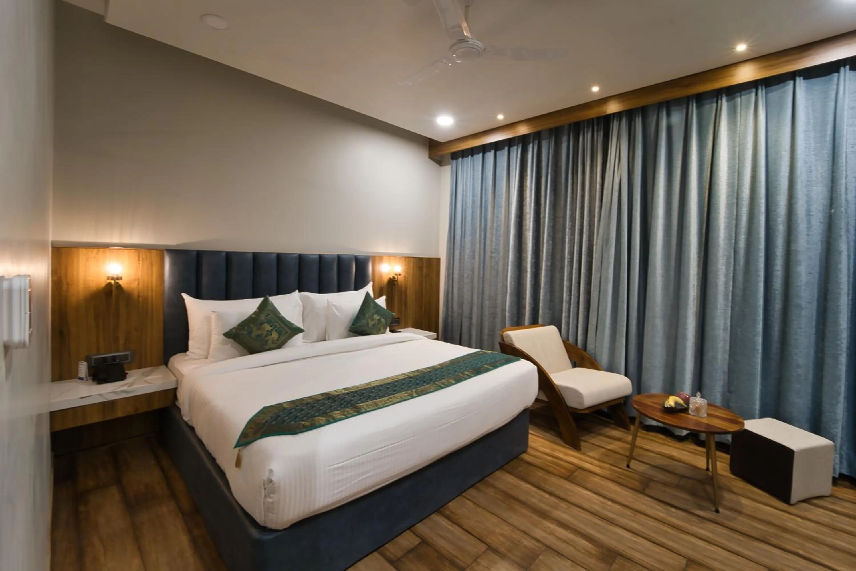 Bed in Nu Horizen Crystal By Morpho