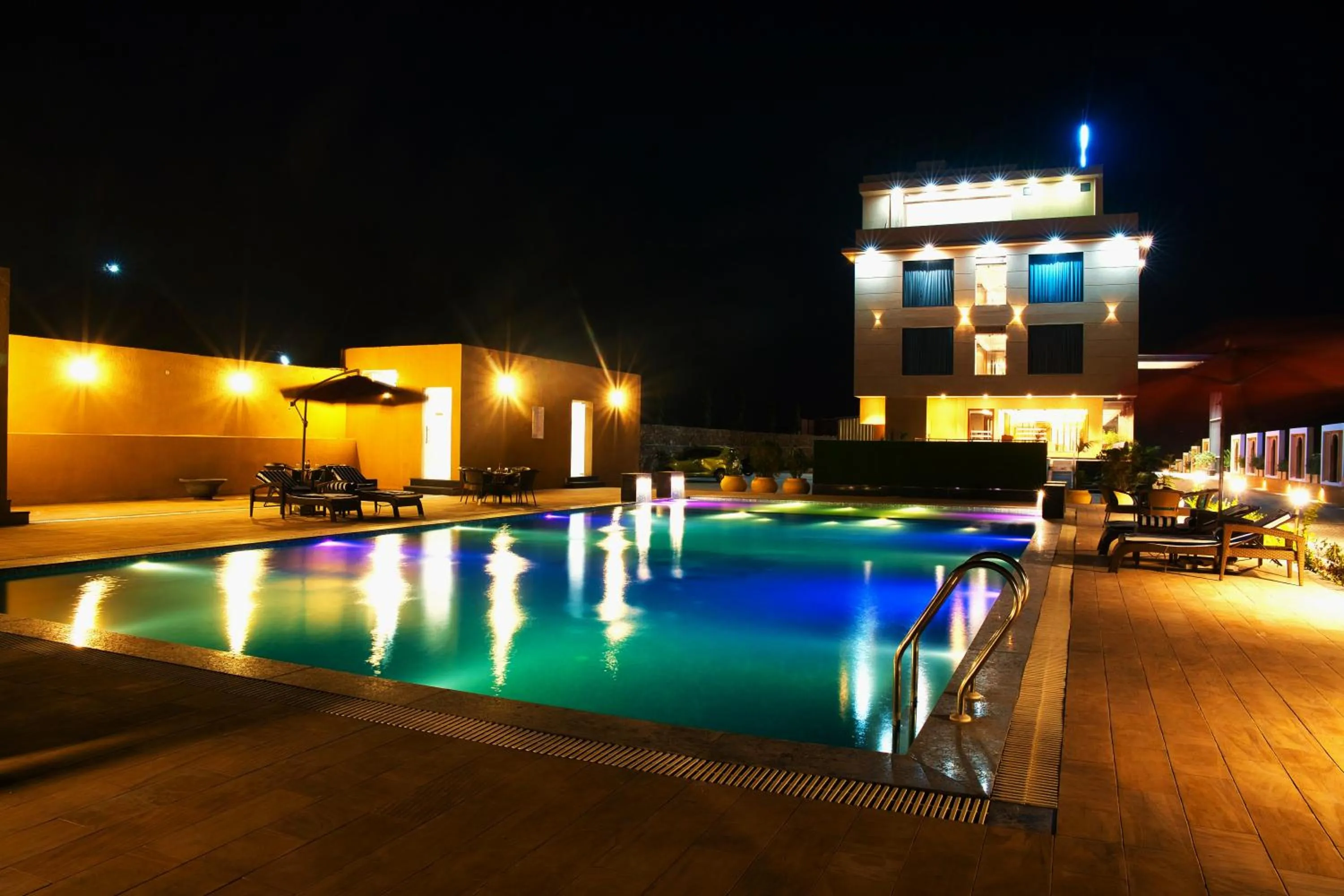 Swimming pool in Nu Horizen Crystal By Morpho