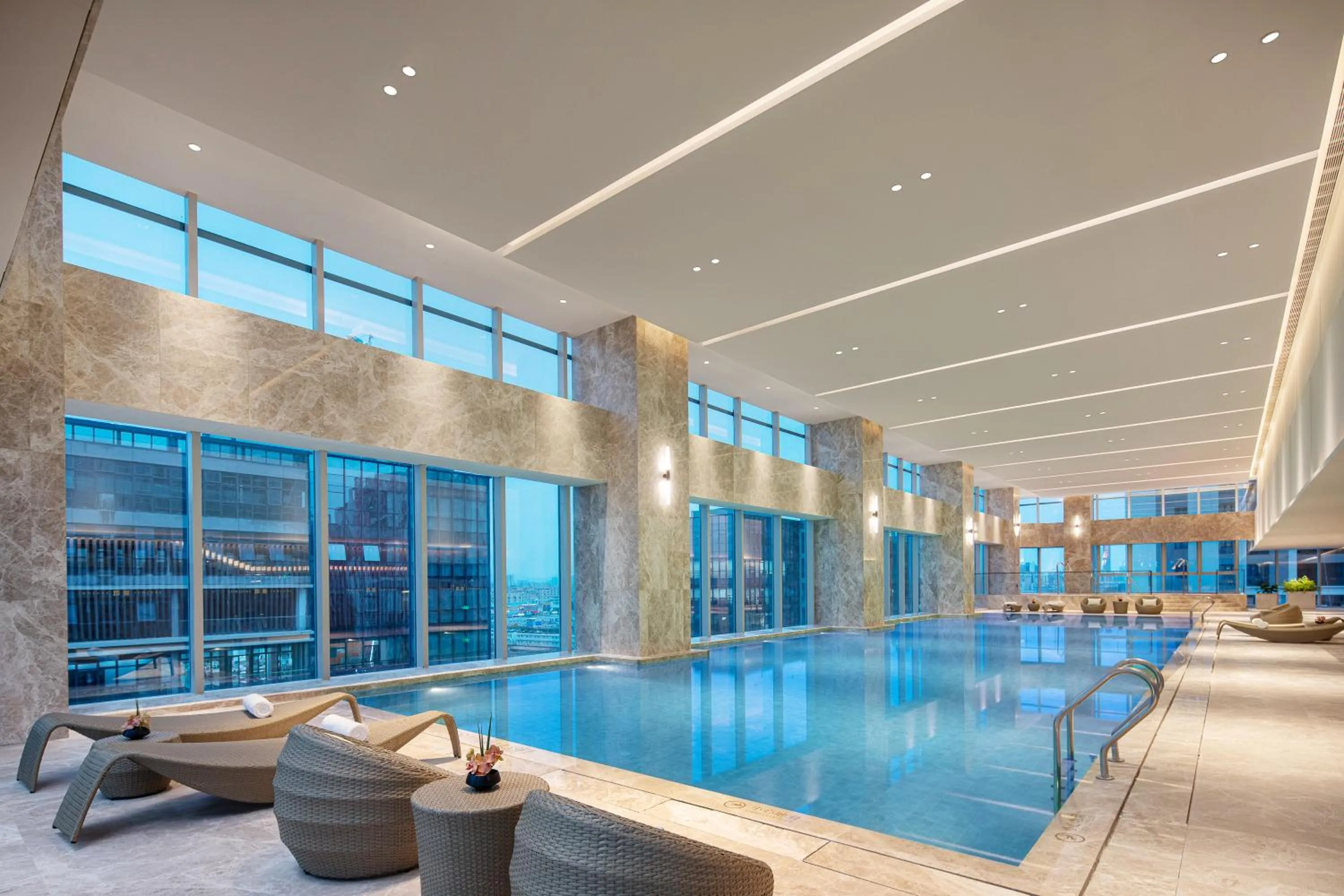 Swimming pool in Wyndham Guangzhou Baiyun Mountain