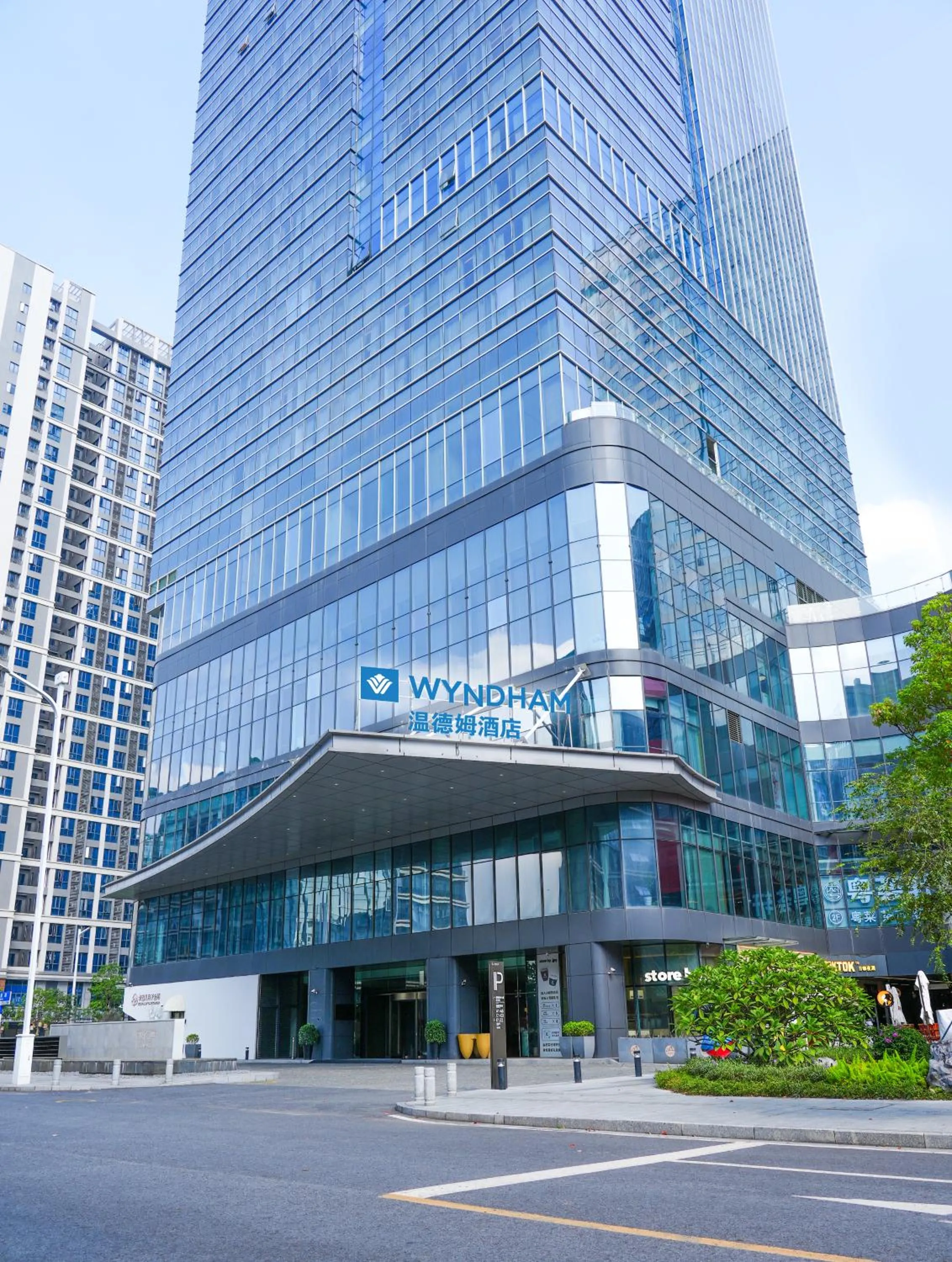 Property building in Wyndham Guangzhou Baiyun Mountain