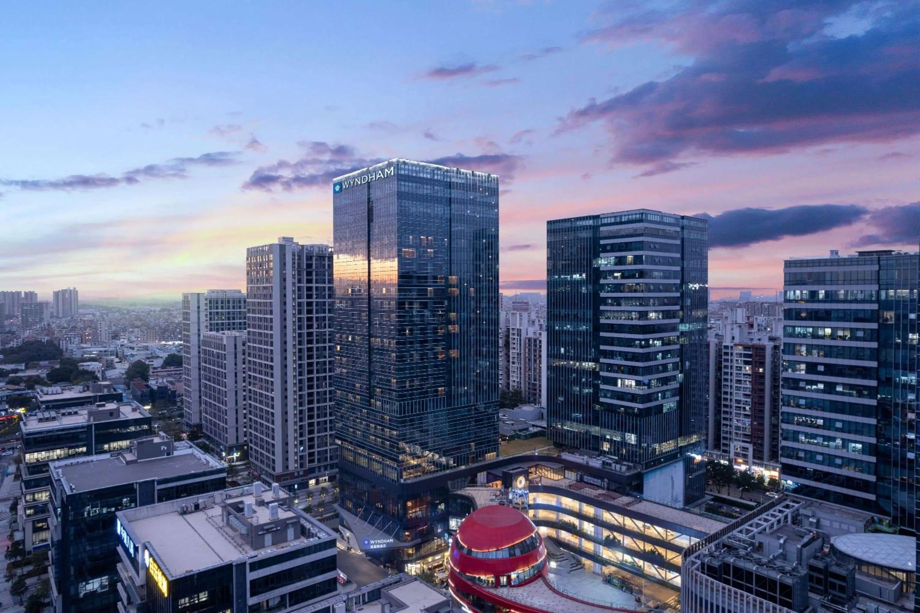 Property building in Wyndham Guangzhou Baiyun Mountain