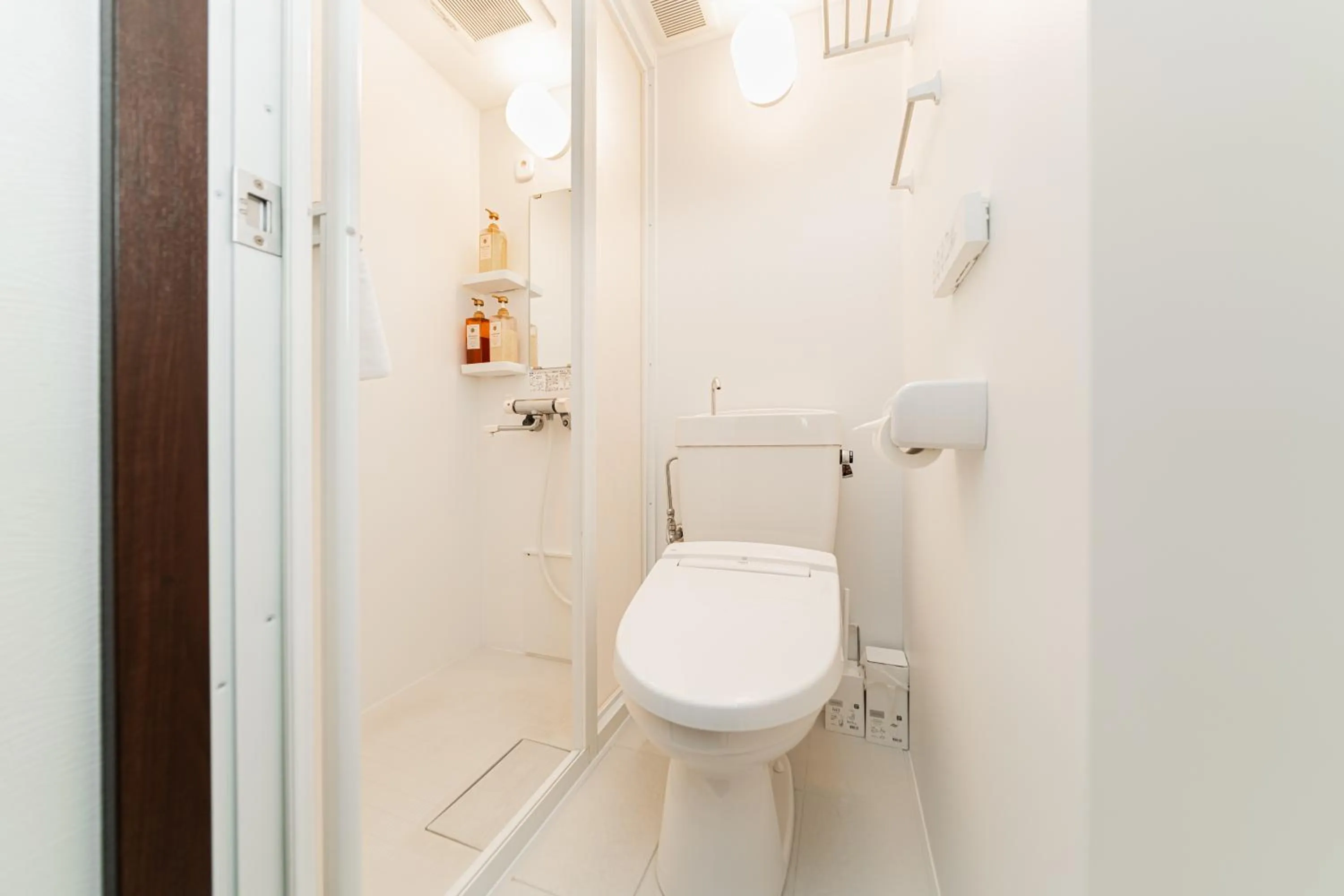 Shower in Serorin Light Hotel Tokyo