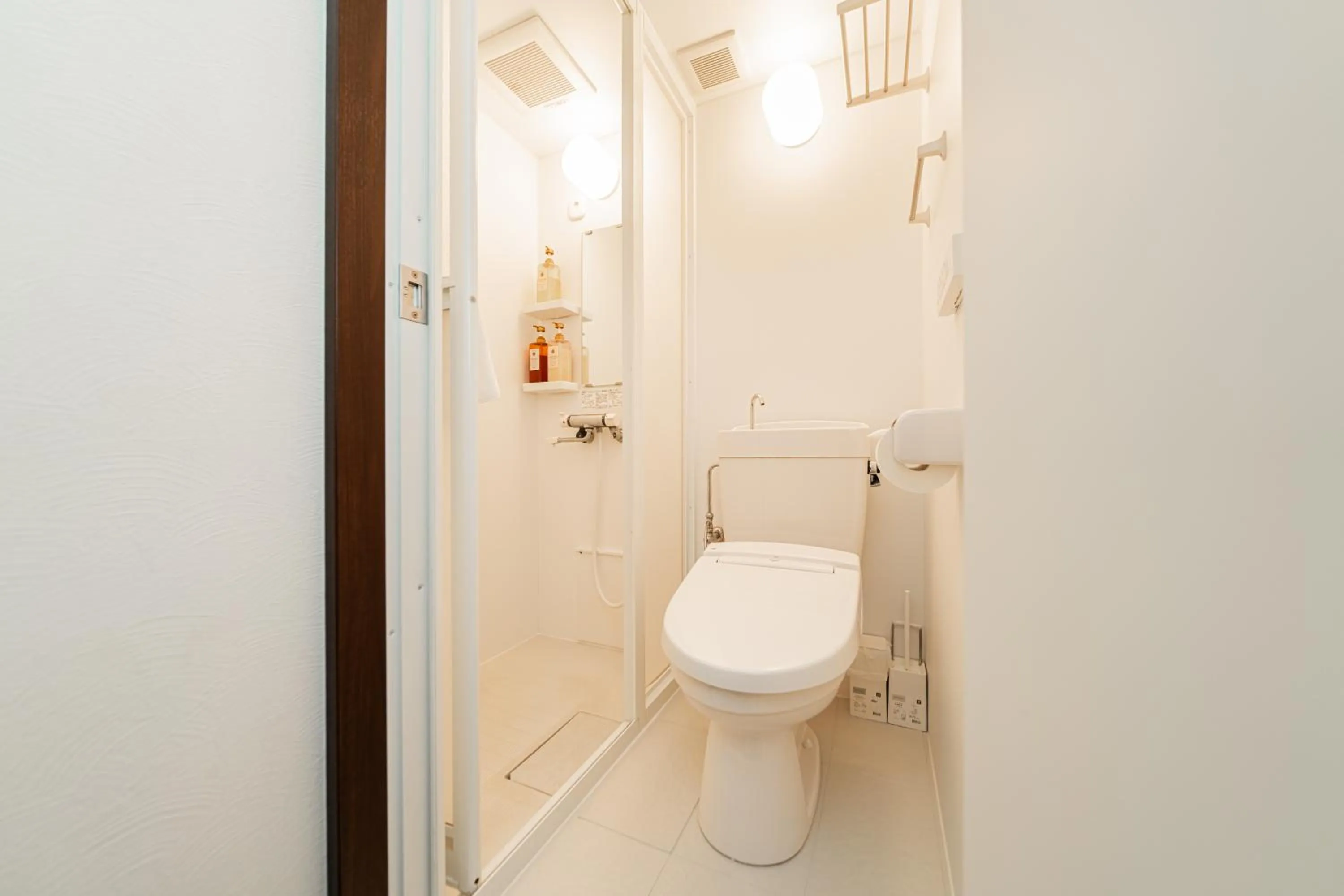 Shower in Serorin Light Hotel Tokyo