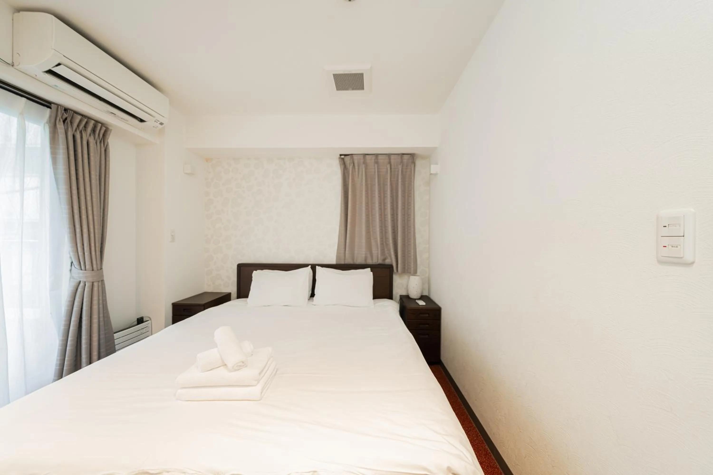 Bed in Serorin Light Hotel Tokyo