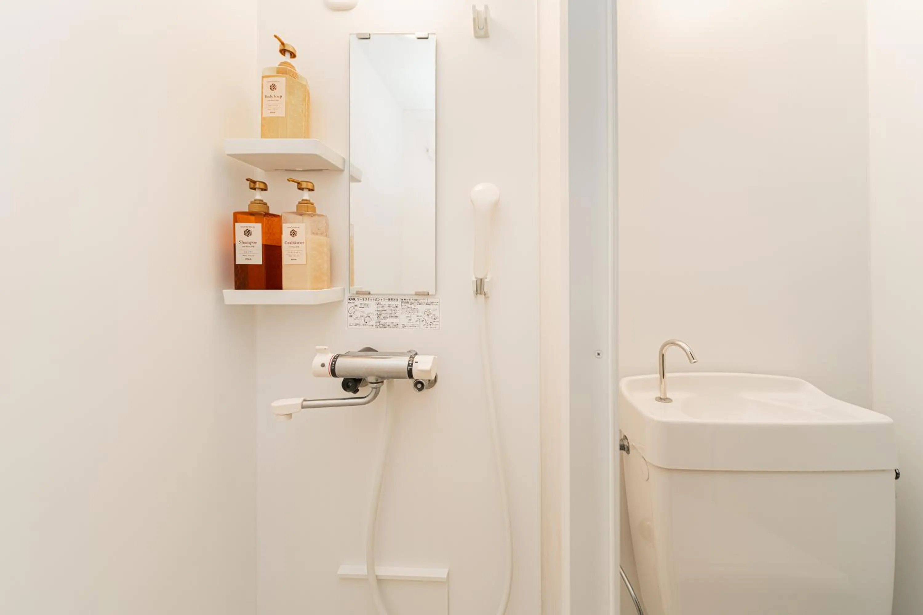 Shower in Serorin Light Hotel Tokyo