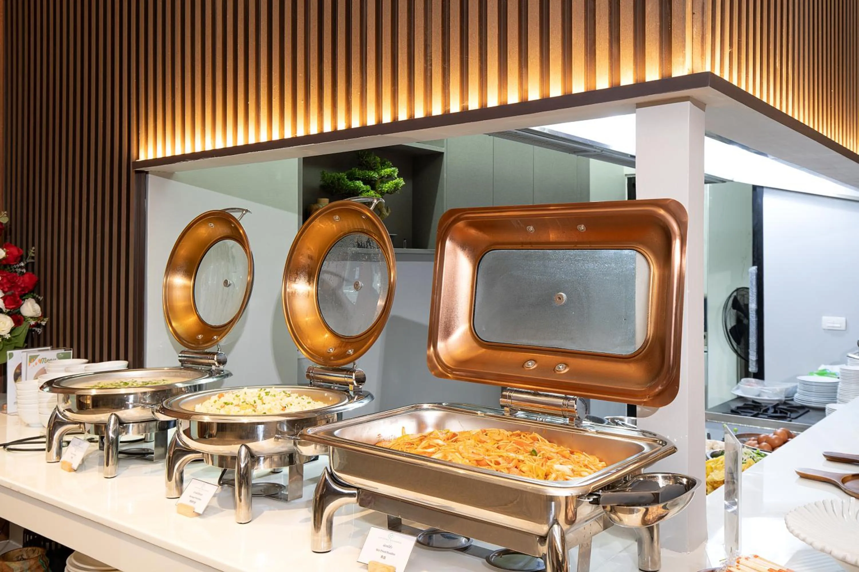 Food and drinks in Crystal Srivaree Suvarnabhumi Hotel