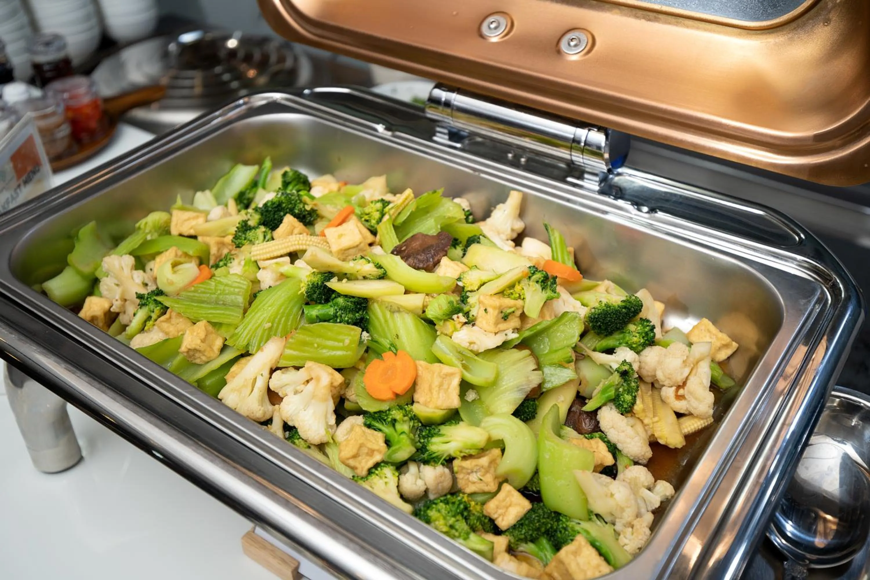 Food and drinks in Crystal Srivaree Suvarnabhumi Hotel