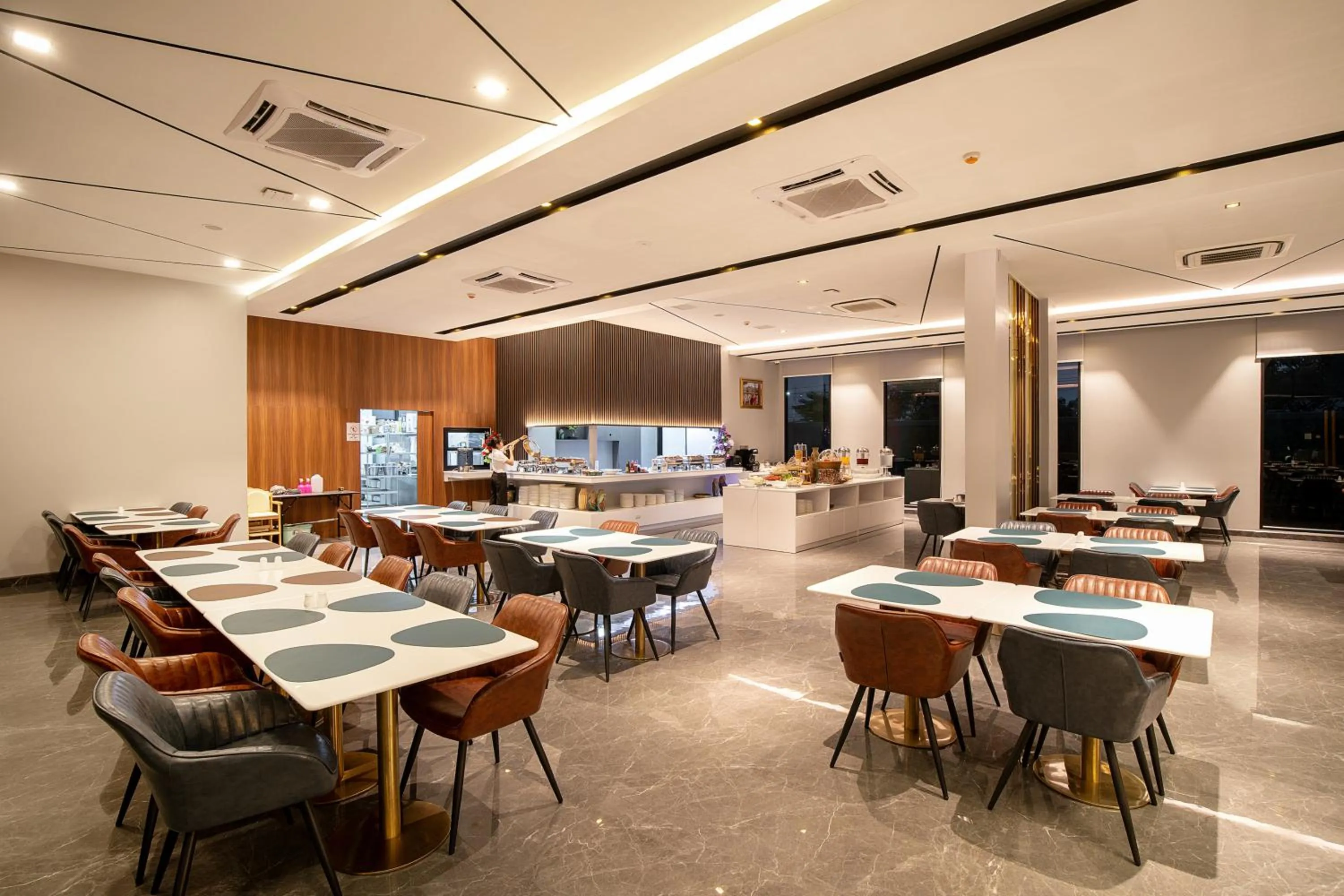 Restaurant/places to eat in Crystal Srivaree Suvarnabhumi Hotel