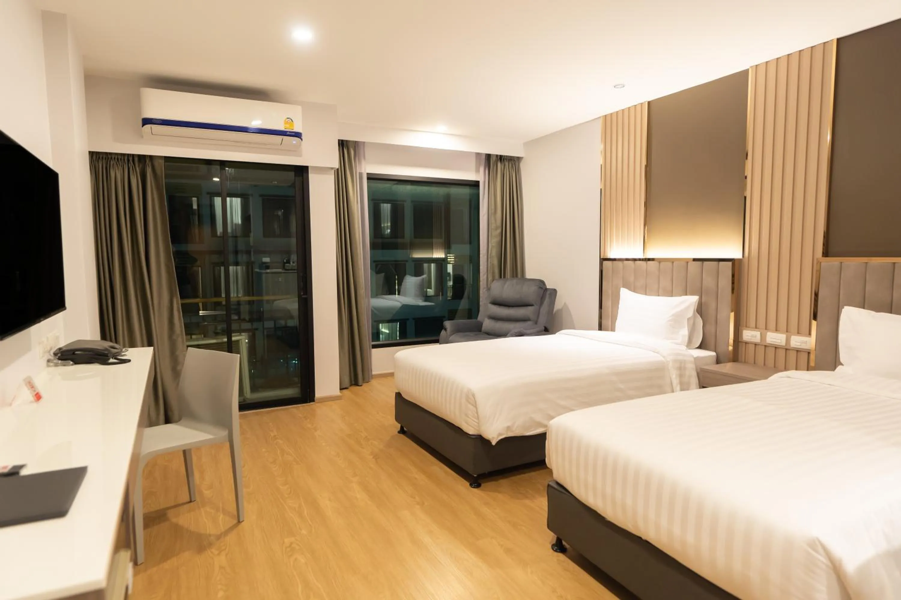 Bedroom, Bed in Crystal Srivaree Suvarnabhumi Hotel