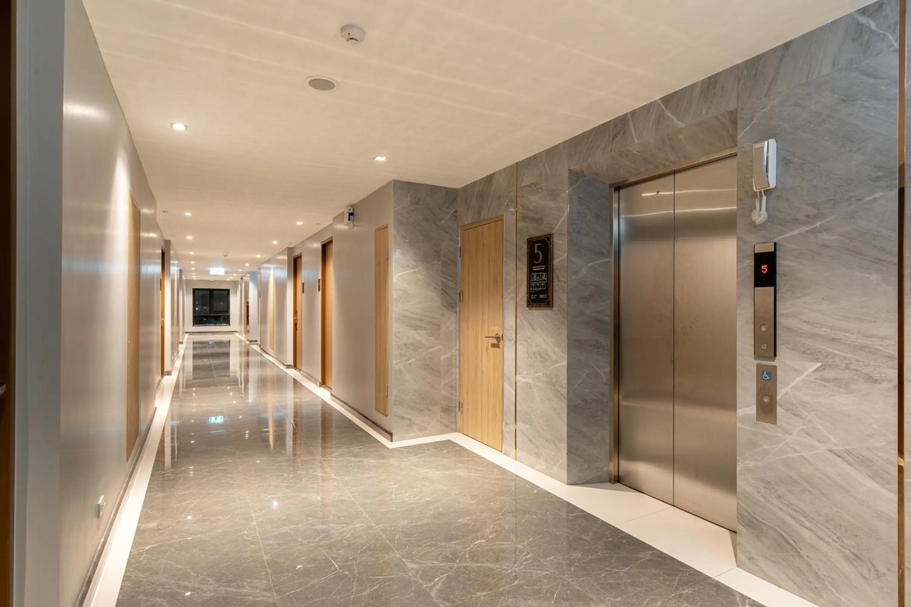 elevator in Crystal Srivaree Suvarnabhumi Hotel