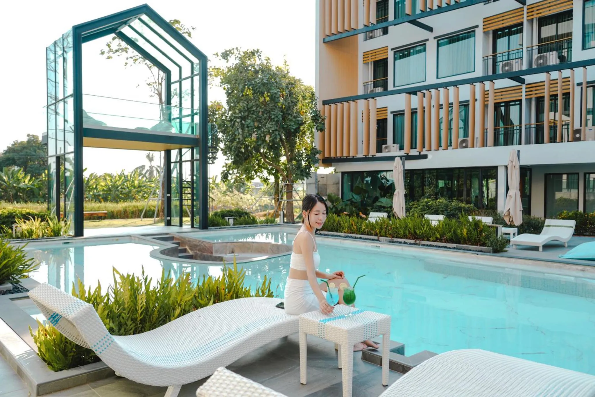 Swimming pool in Crystal Srivaree Suvarnabhumi Hotel