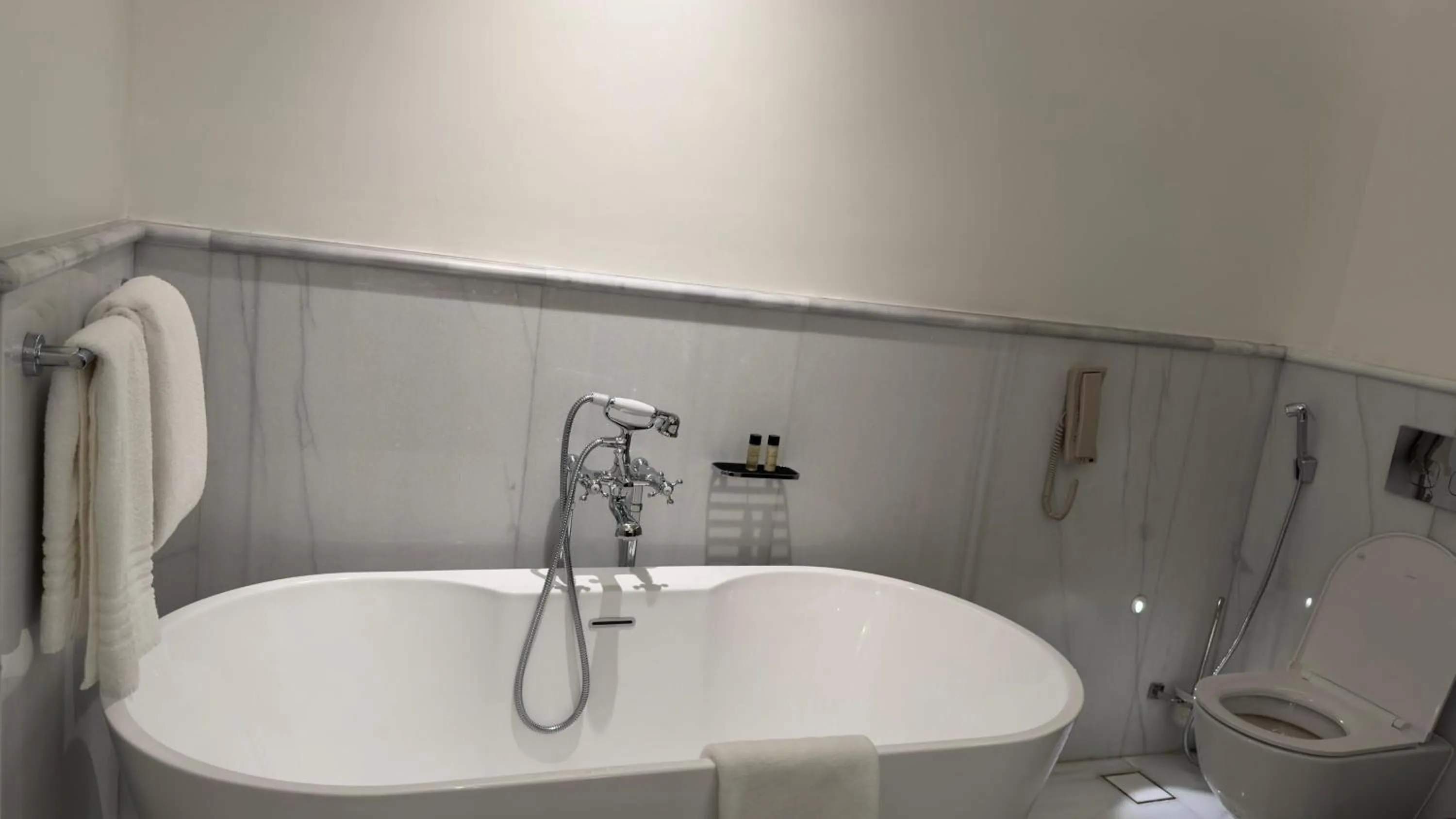 Bathroom in 21 High Street Residence By The Torch