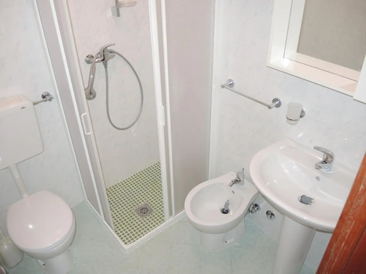 Shower in Seaside welcoming flat next to the beach - Beahost