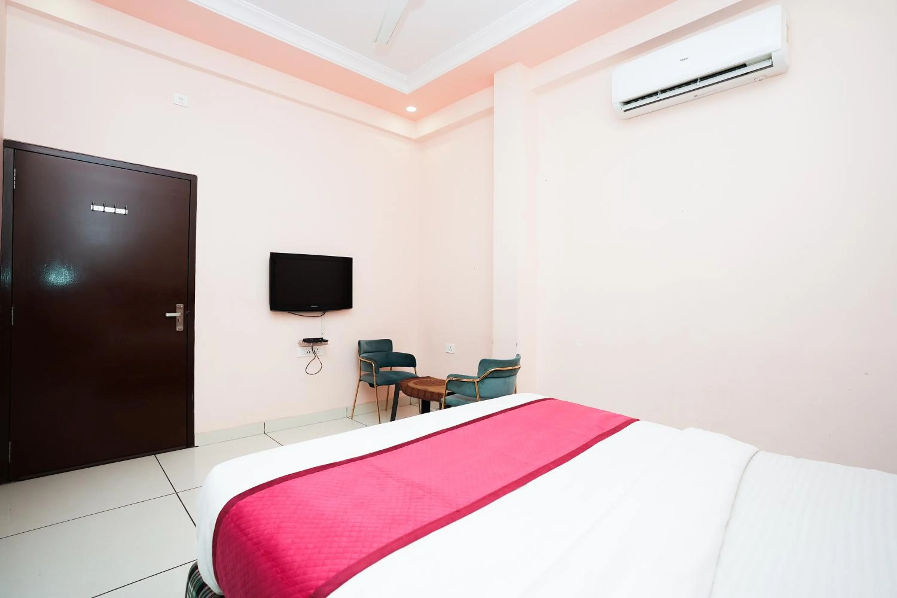 Bed in Agariya Haveli near Pichola Lake, Udaipur