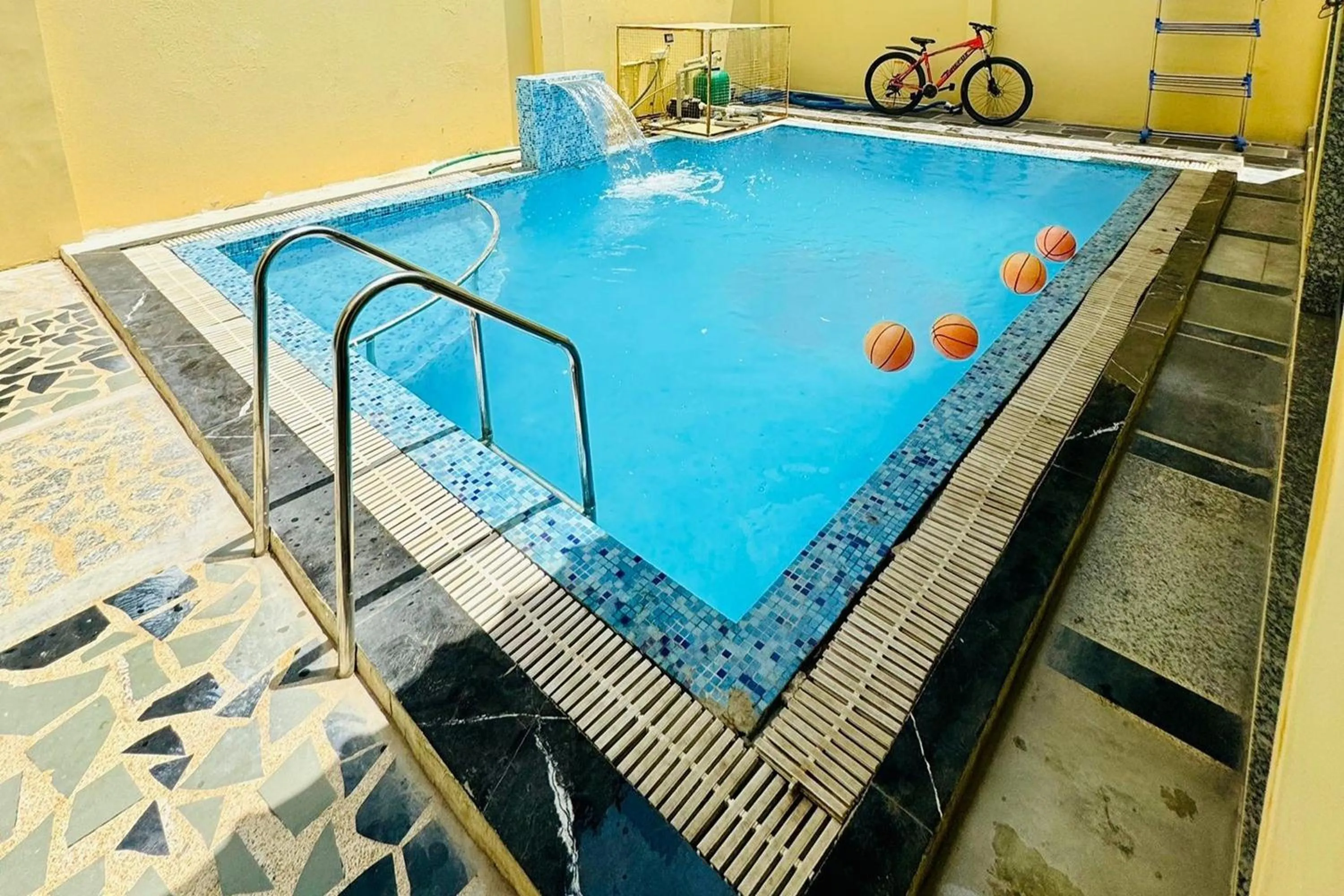 Swimming pool in Agariya Haveli near Pichola Lake, Udaipur