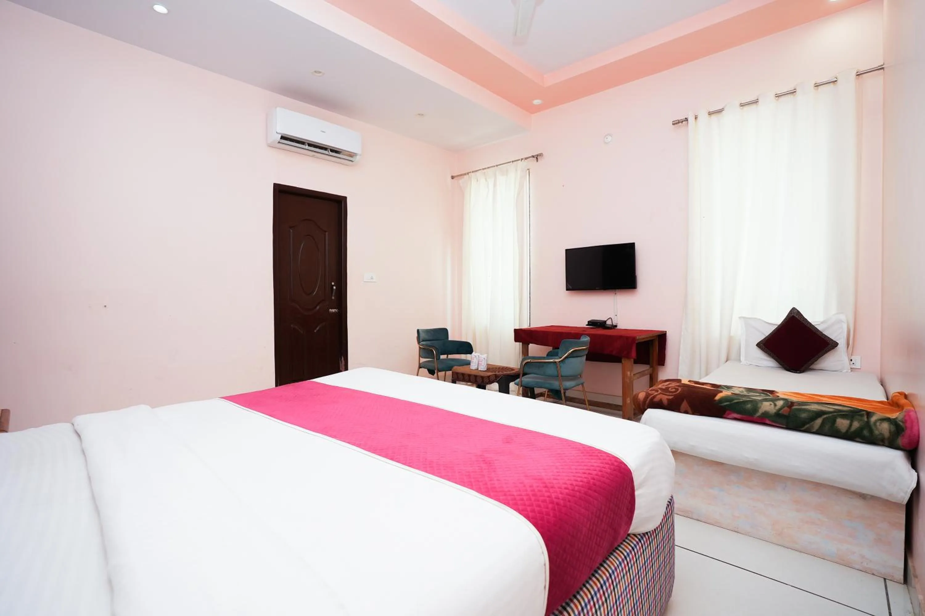 Bed in Agariya Haveli near Pichola Lake, Udaipur