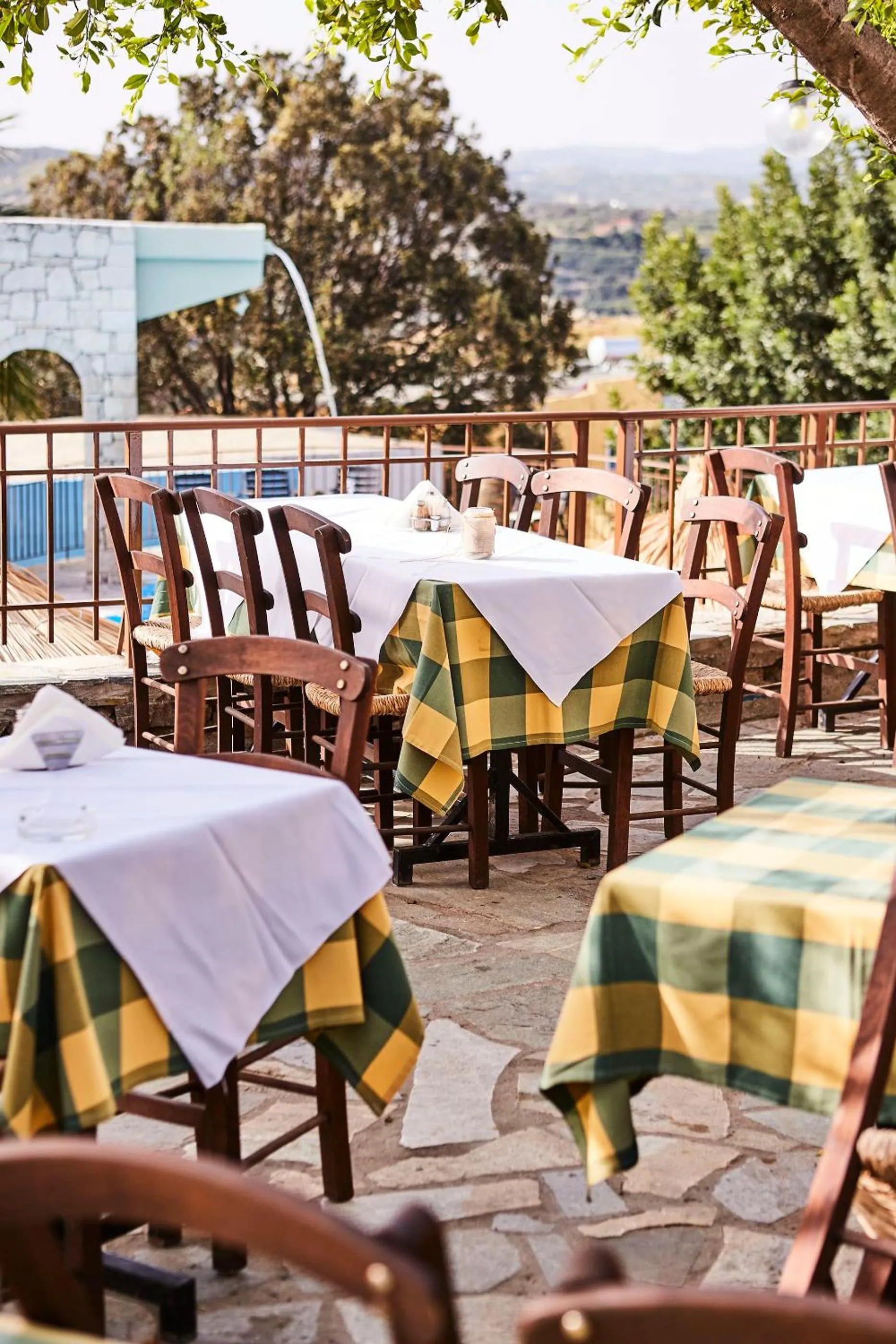 Restaurant/places to eat in Arolithos Traditional Village Hotel