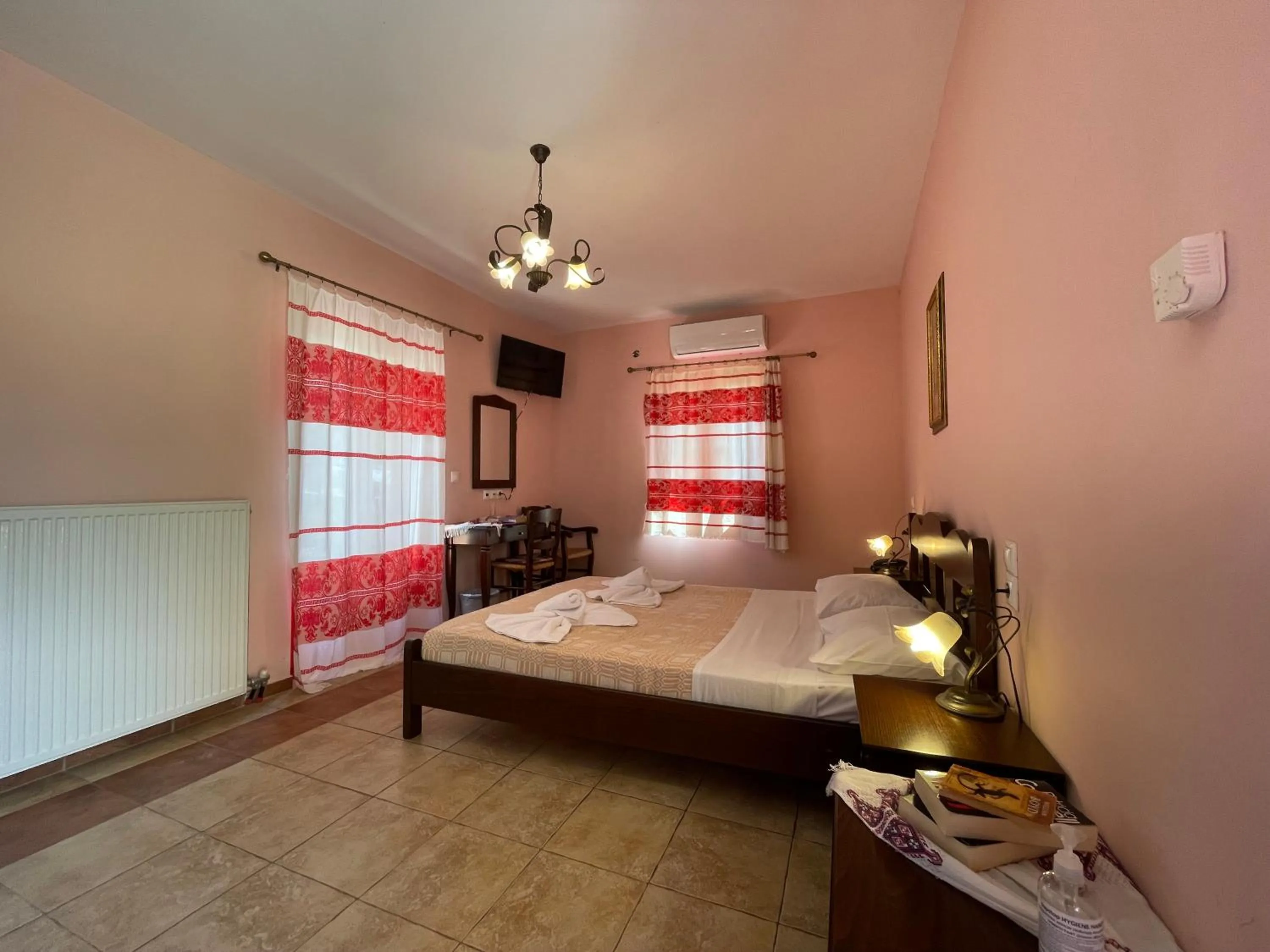 Photo of the whole room, Bed in Arolithos Traditional Village Hotel