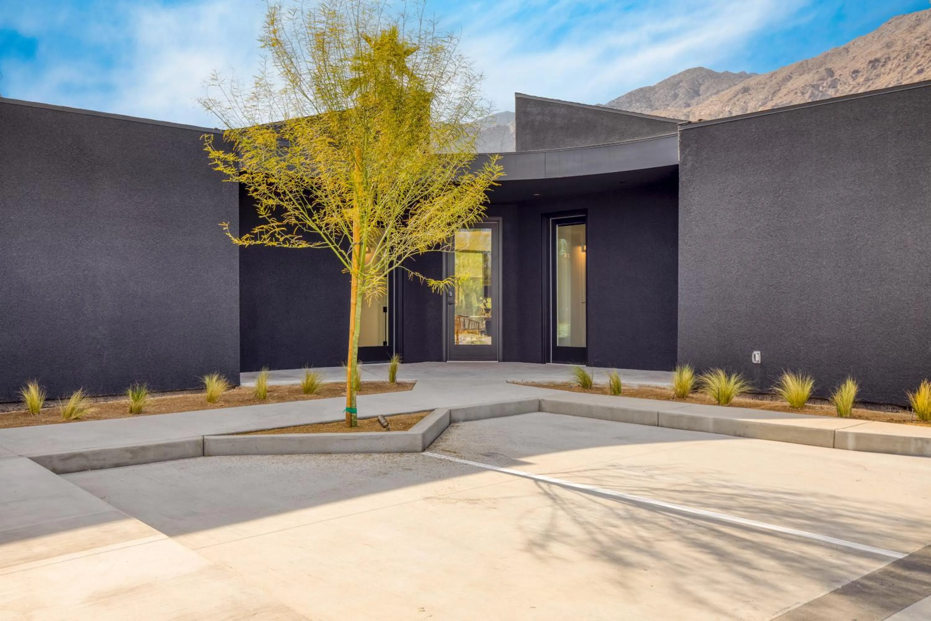 Facade/entrance in Blackhaus Suites by AvantStay Modern Comfort in Downtown Palm Springs