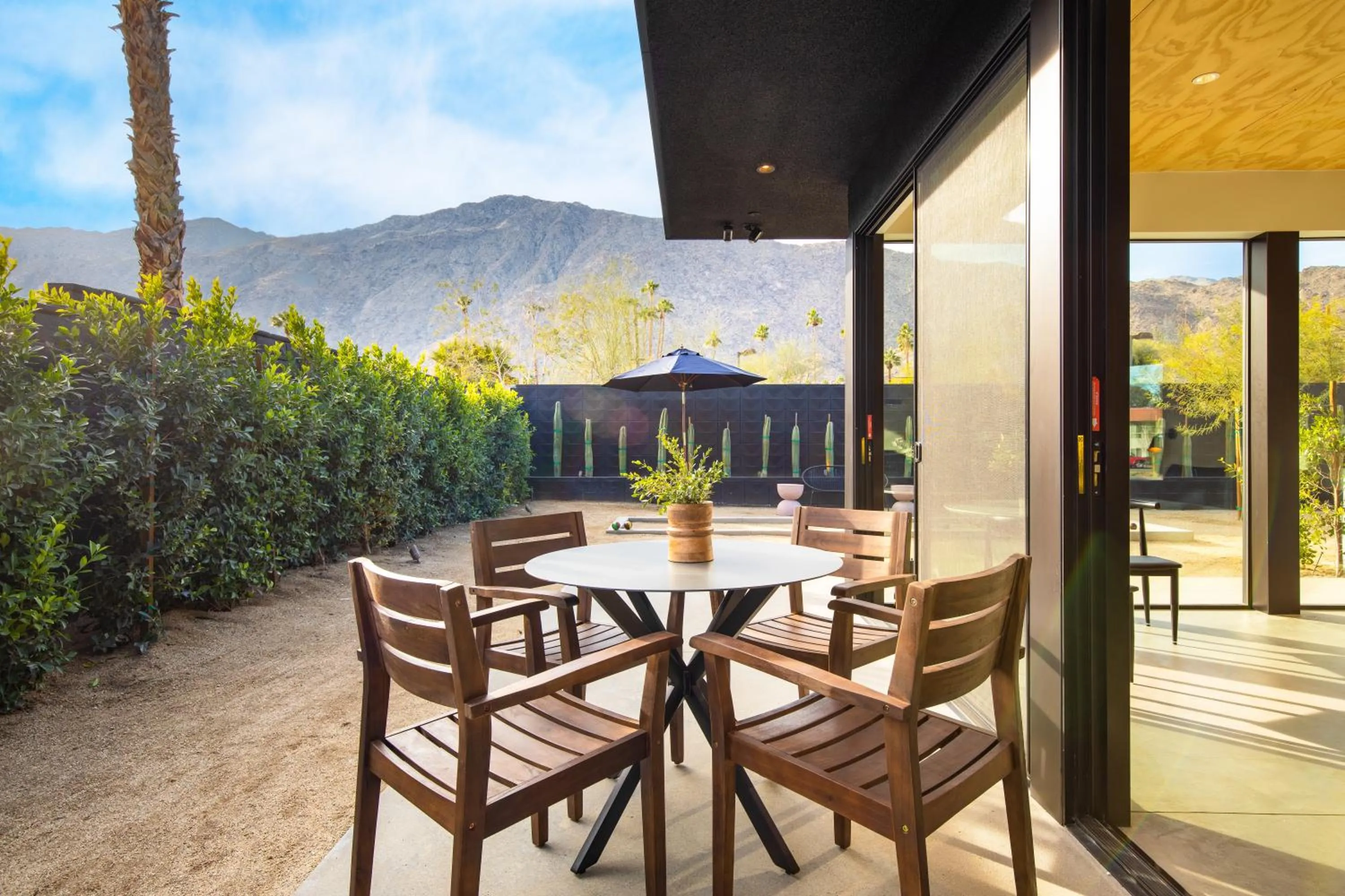 Blackhaus Suites by AvantStay Modern Comfort in Downtown Palm Springs