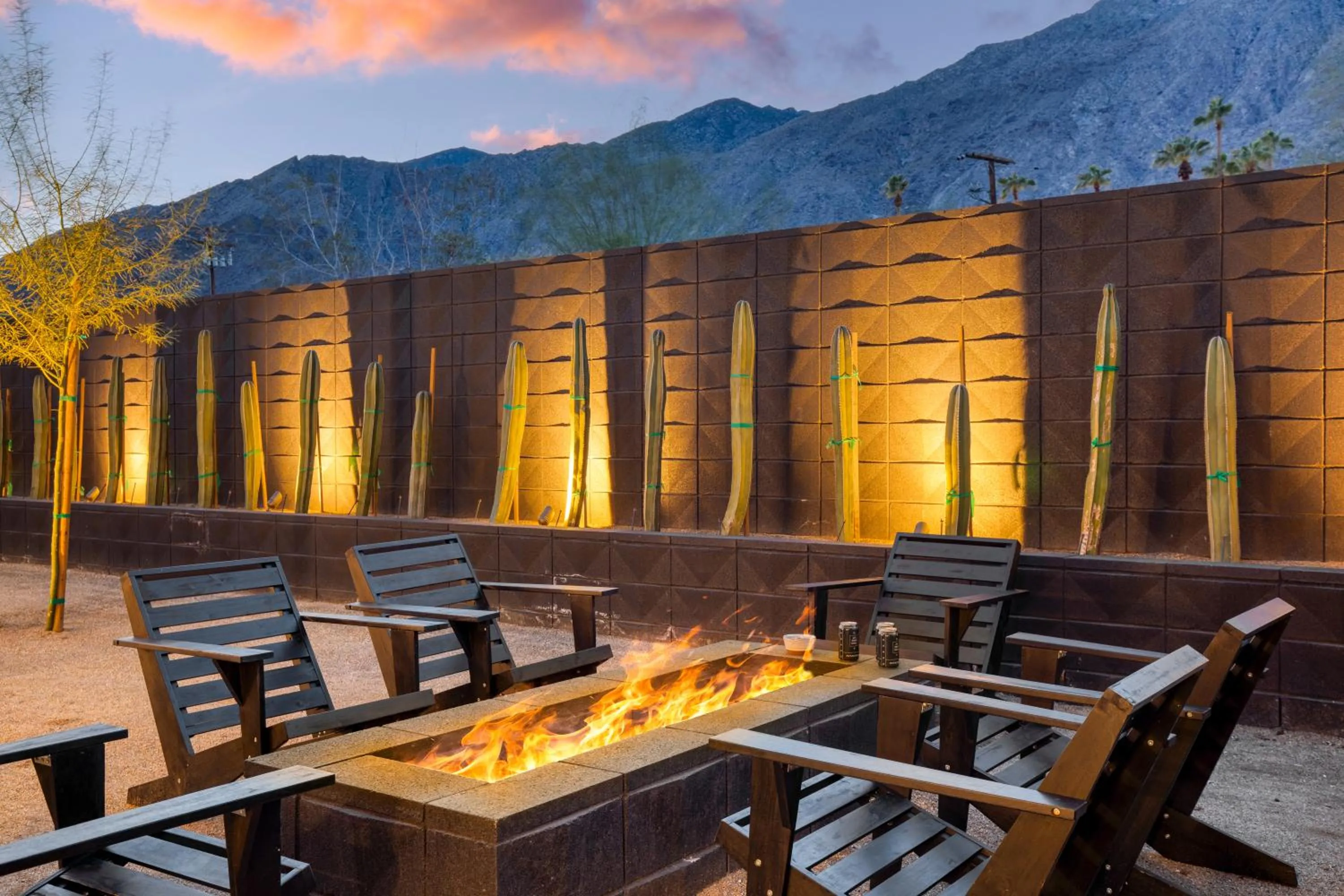 Blackhaus Suites by AvantStay Modern Comfort in Downtown Palm Springs