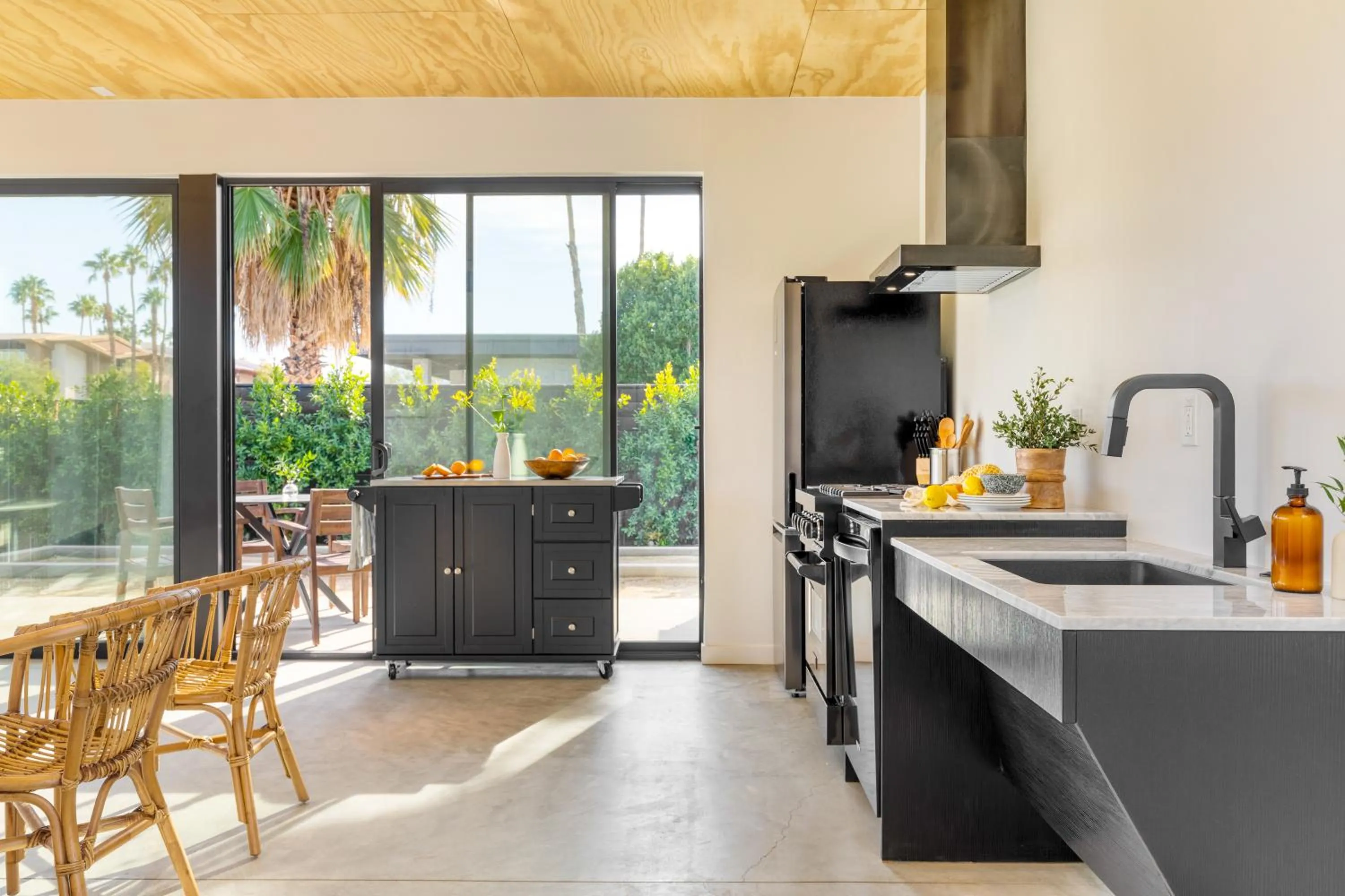 Blackhaus Suites by AvantStay Modern Comfort in Downtown Palm Springs