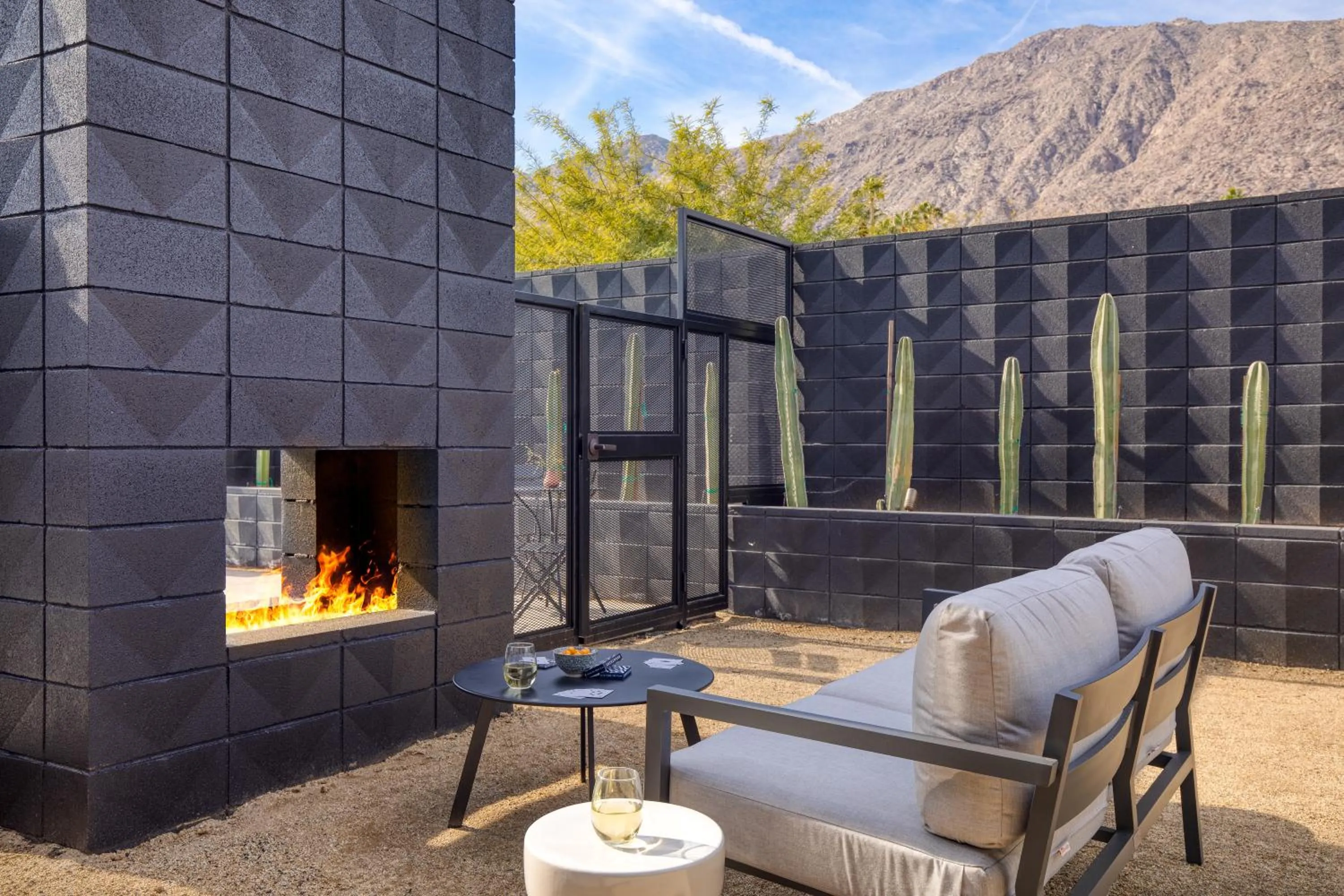 Blackhaus Suites by AvantStay Modern Comfort in Downtown Palm Springs