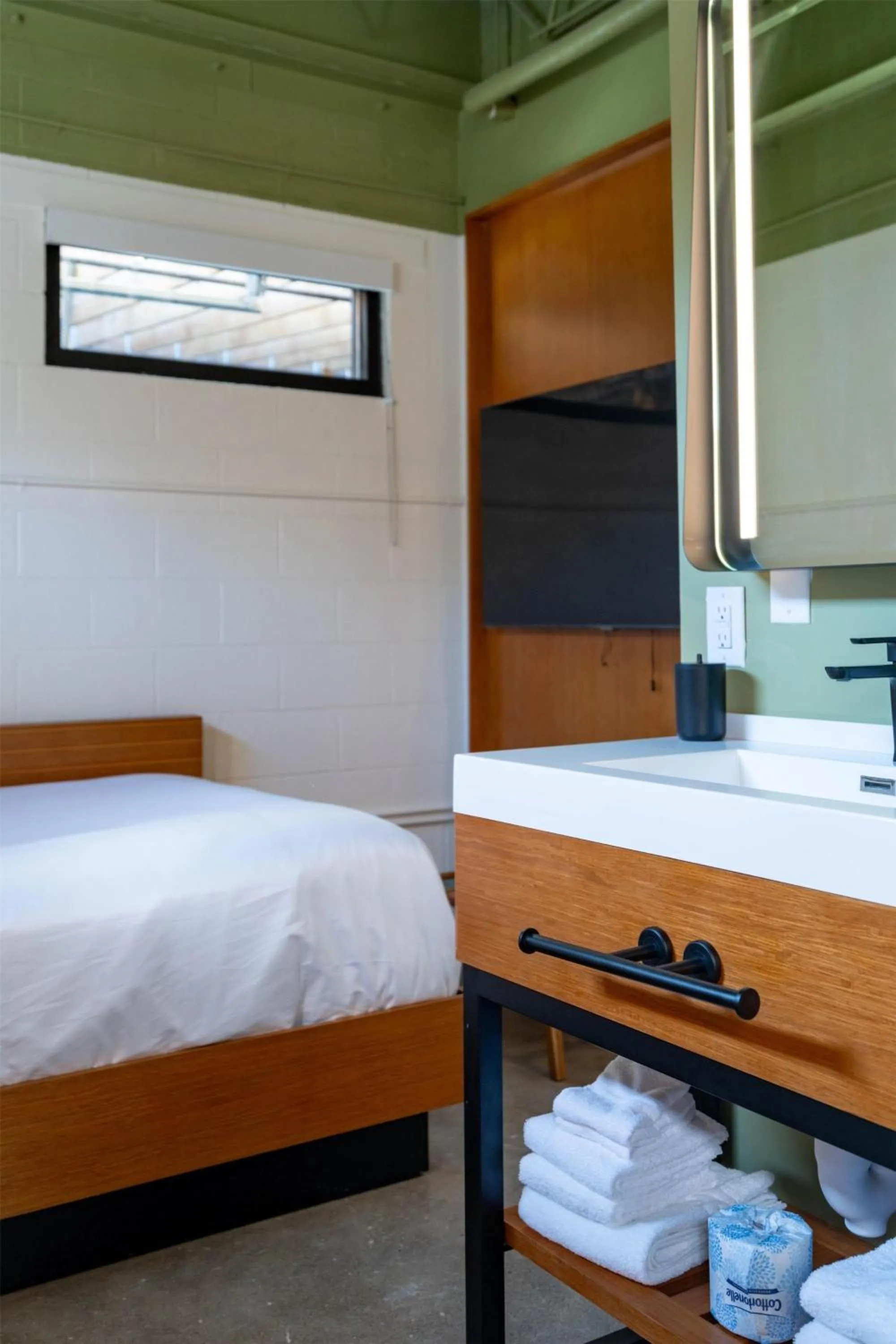 Bathroom, Bed in The Myriad Hotel Louisville, Tapestry Collection by Hilton