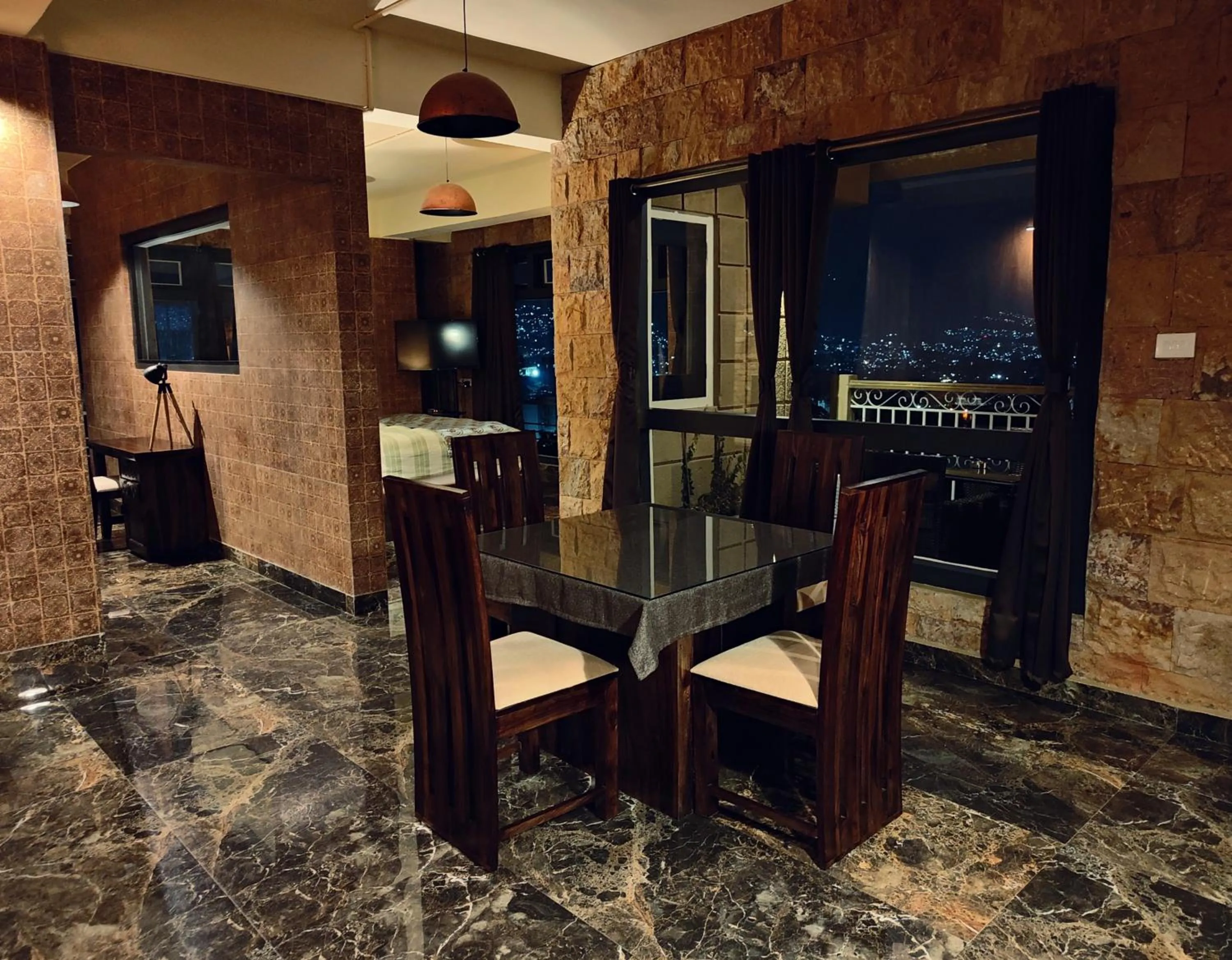 Night in Hotel Acropolis